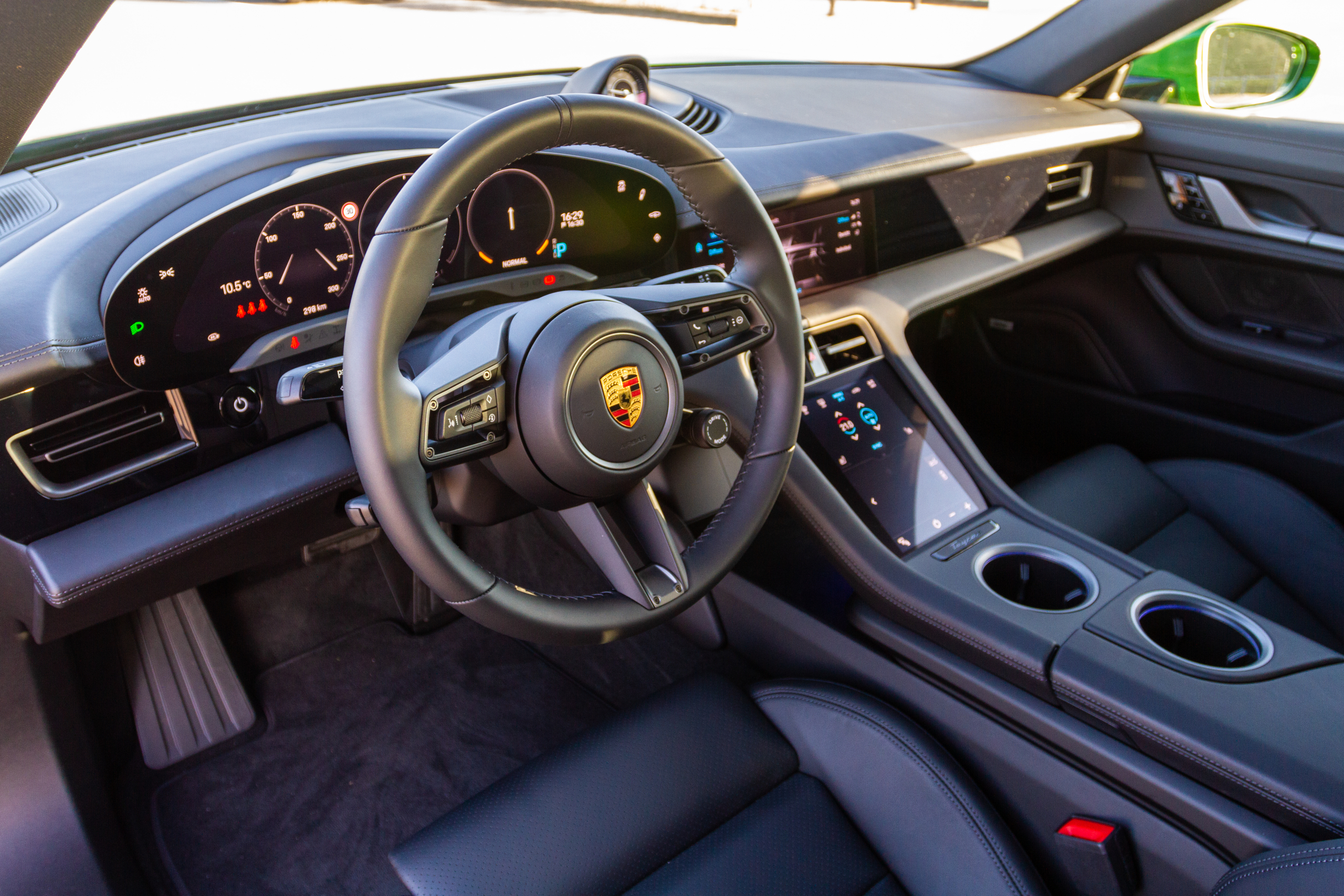 Grote terugroepactie Porsche Taycan: het gevaar zit in de stoel