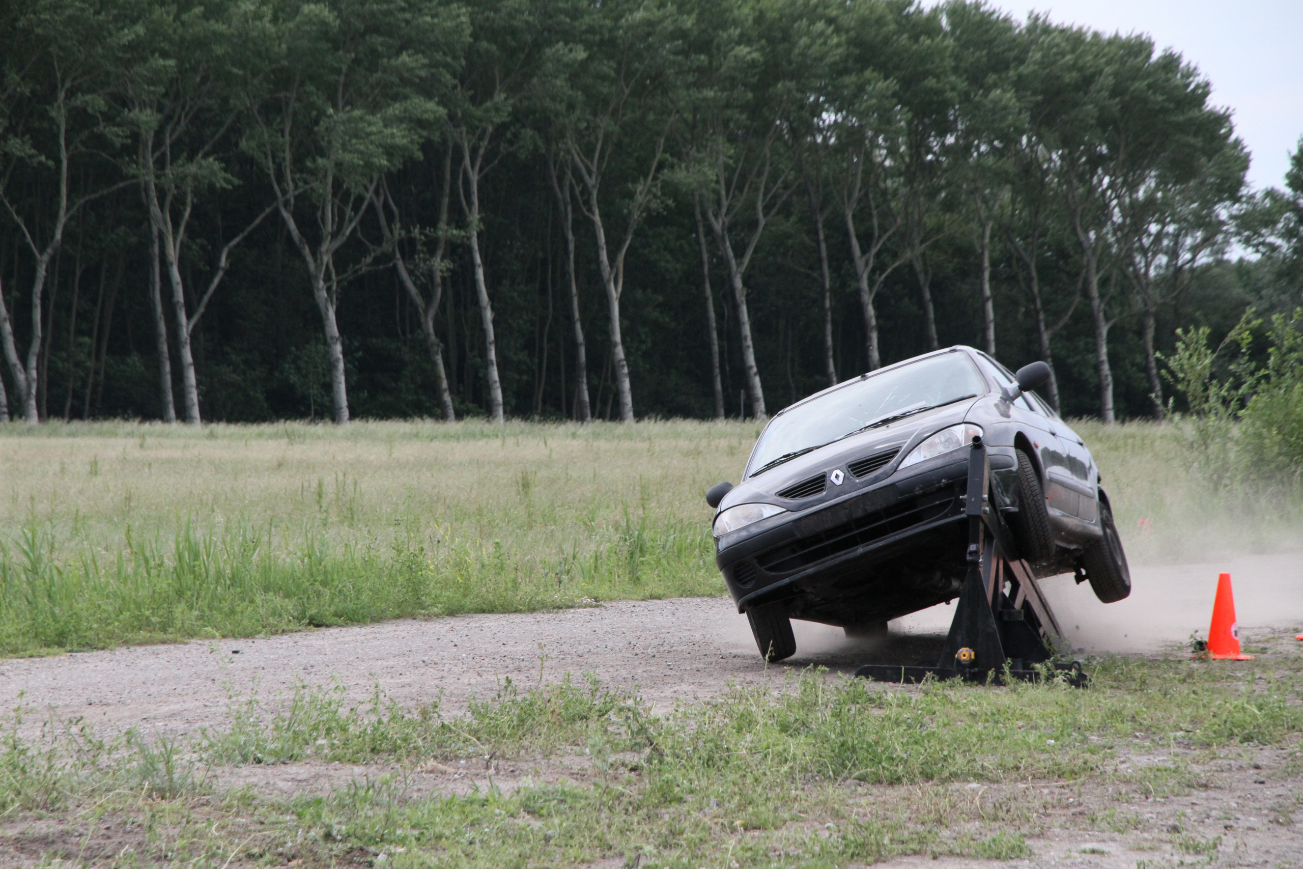 Bavo Galama onderzoekt: hoe word je als autogek nou stuntman?