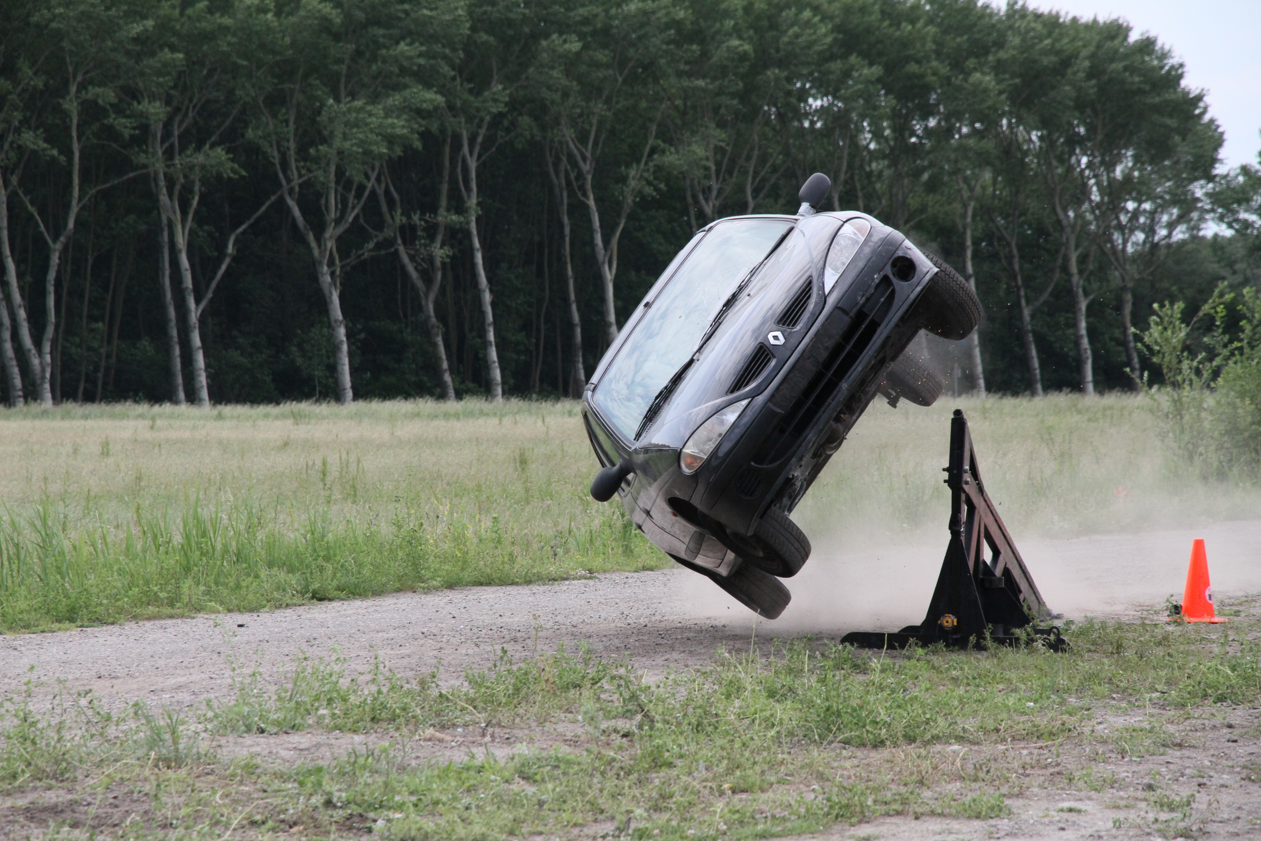 Bavo Galama onderzoekt: hoe word je als autogek nou stuntman?