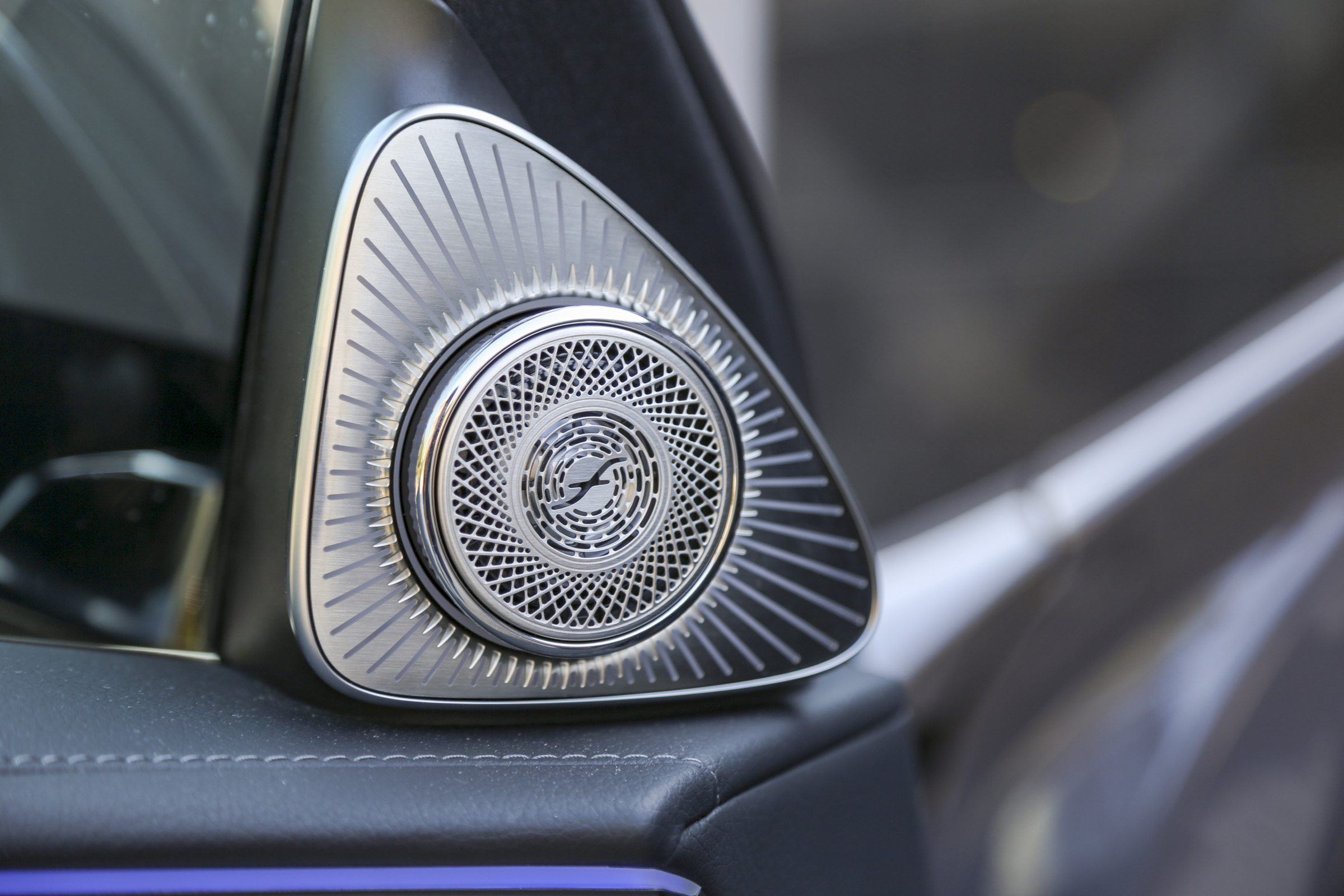TEST: Deze 6 luxefuncties uit de nieuwe S-Klasse willen we ook in gewone auto’s