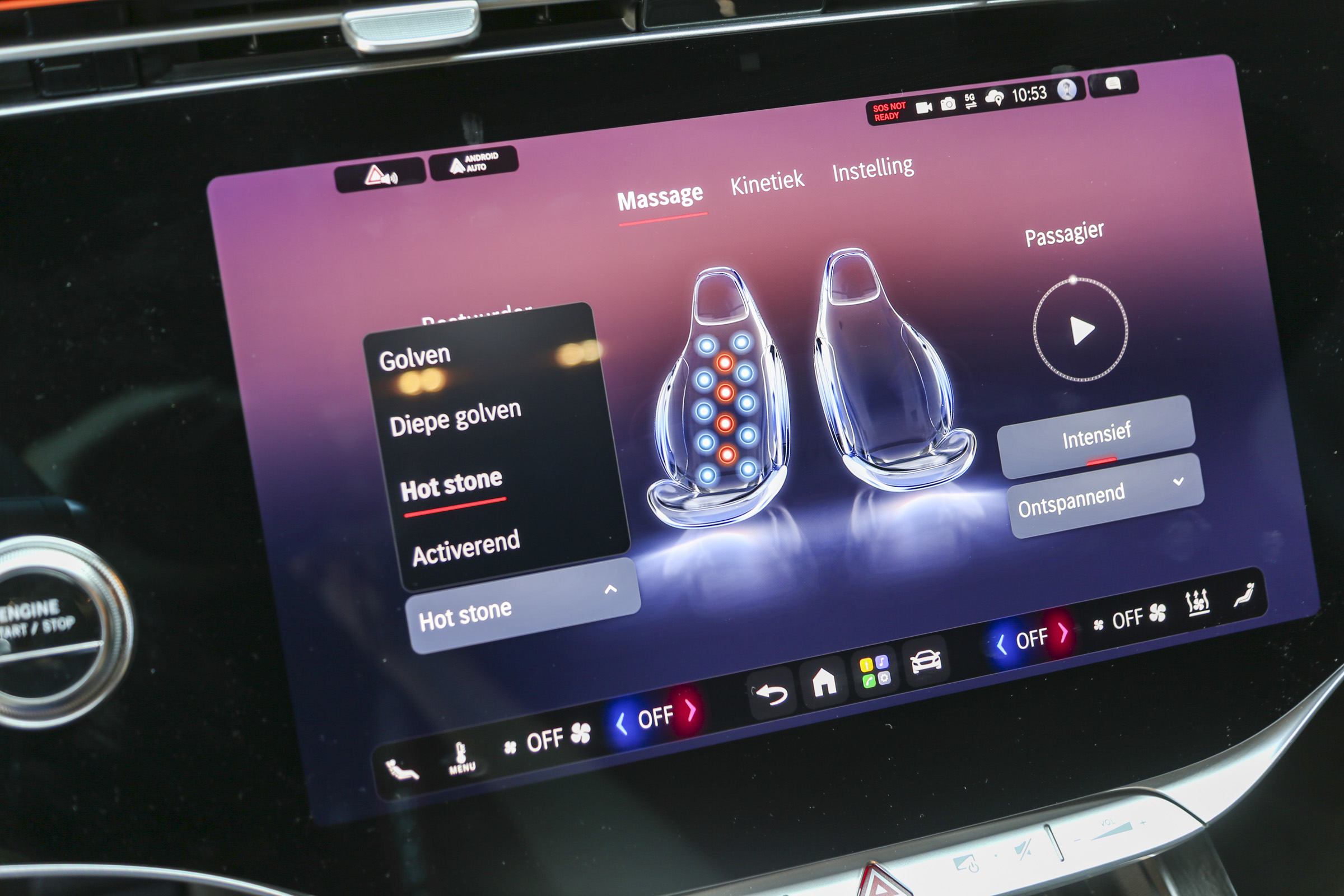 Eén op de vijf Nederlanders doet in de auto iets héél anders dan alleen rijden