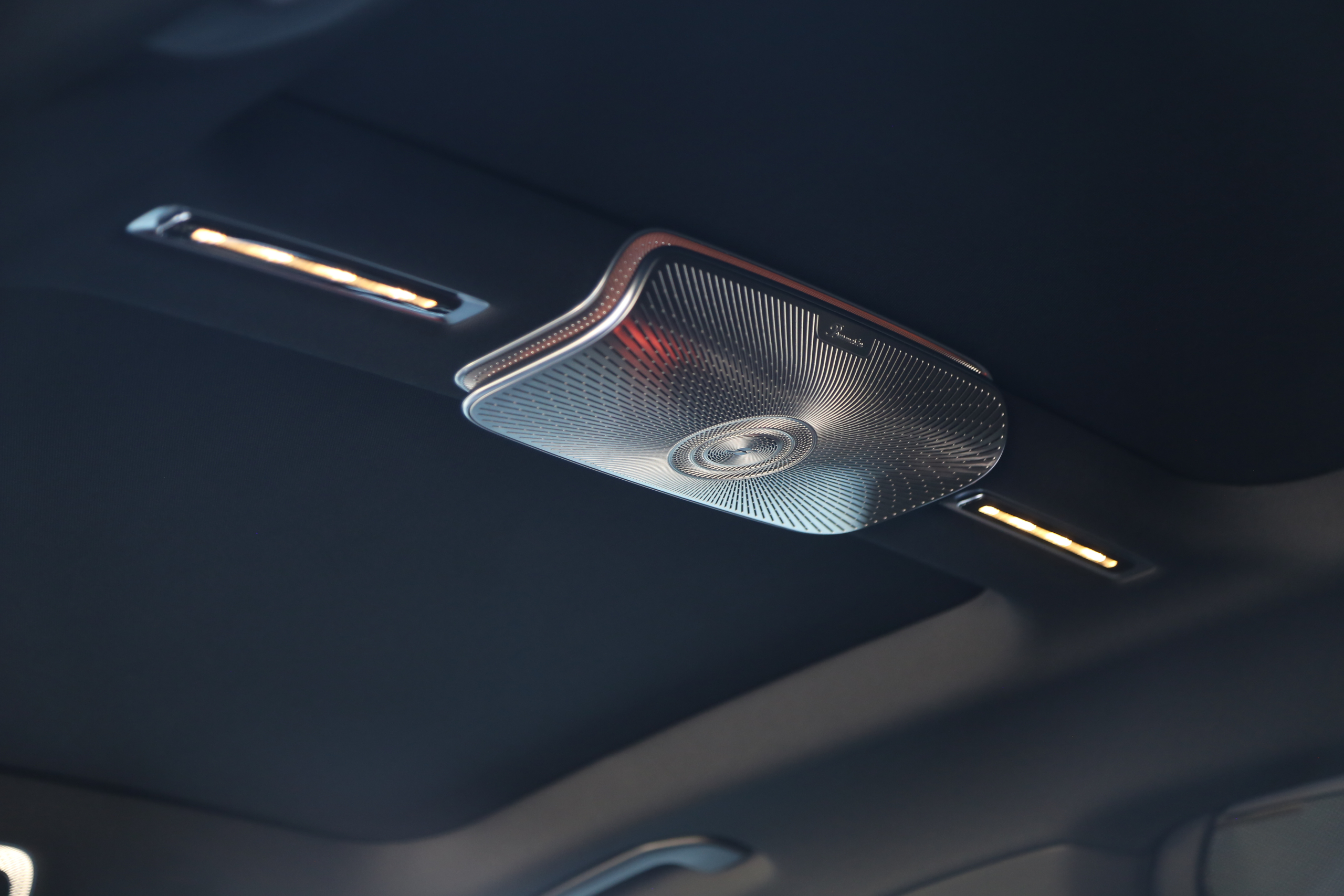 TEST: Deze 6 luxefuncties uit de nieuwe S-Klasse willen we ook in gewone auto’s