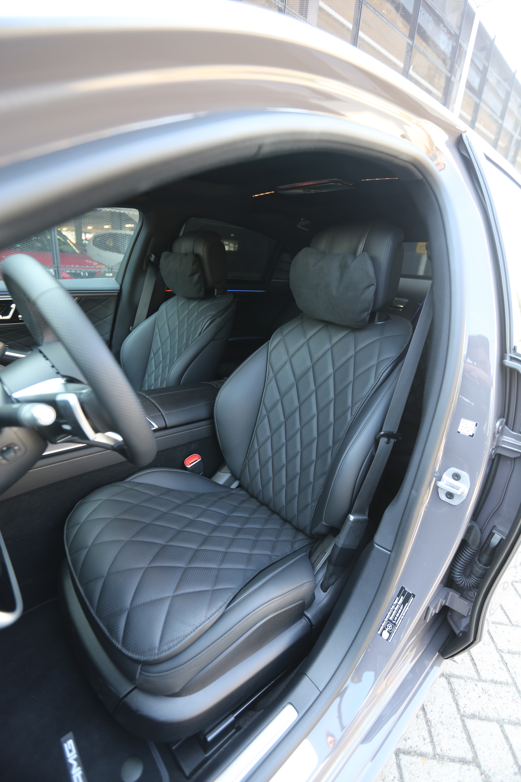 TEST: Deze 6 luxefuncties uit de nieuwe S-Klasse willen we ook in gewone auto’s