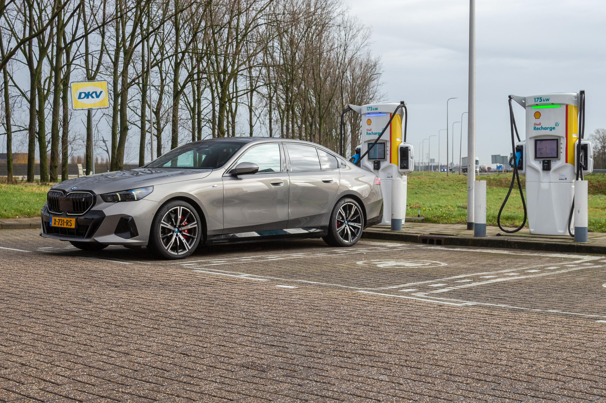 BMW i5: 3 voordelen en 3 nadelen