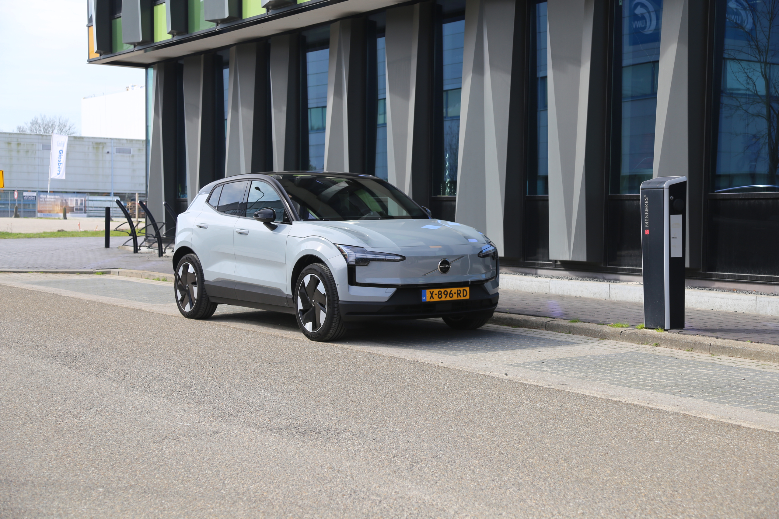 Hoe je al vanaf 438 euro in de populaire Volvo EX30 kan rijden