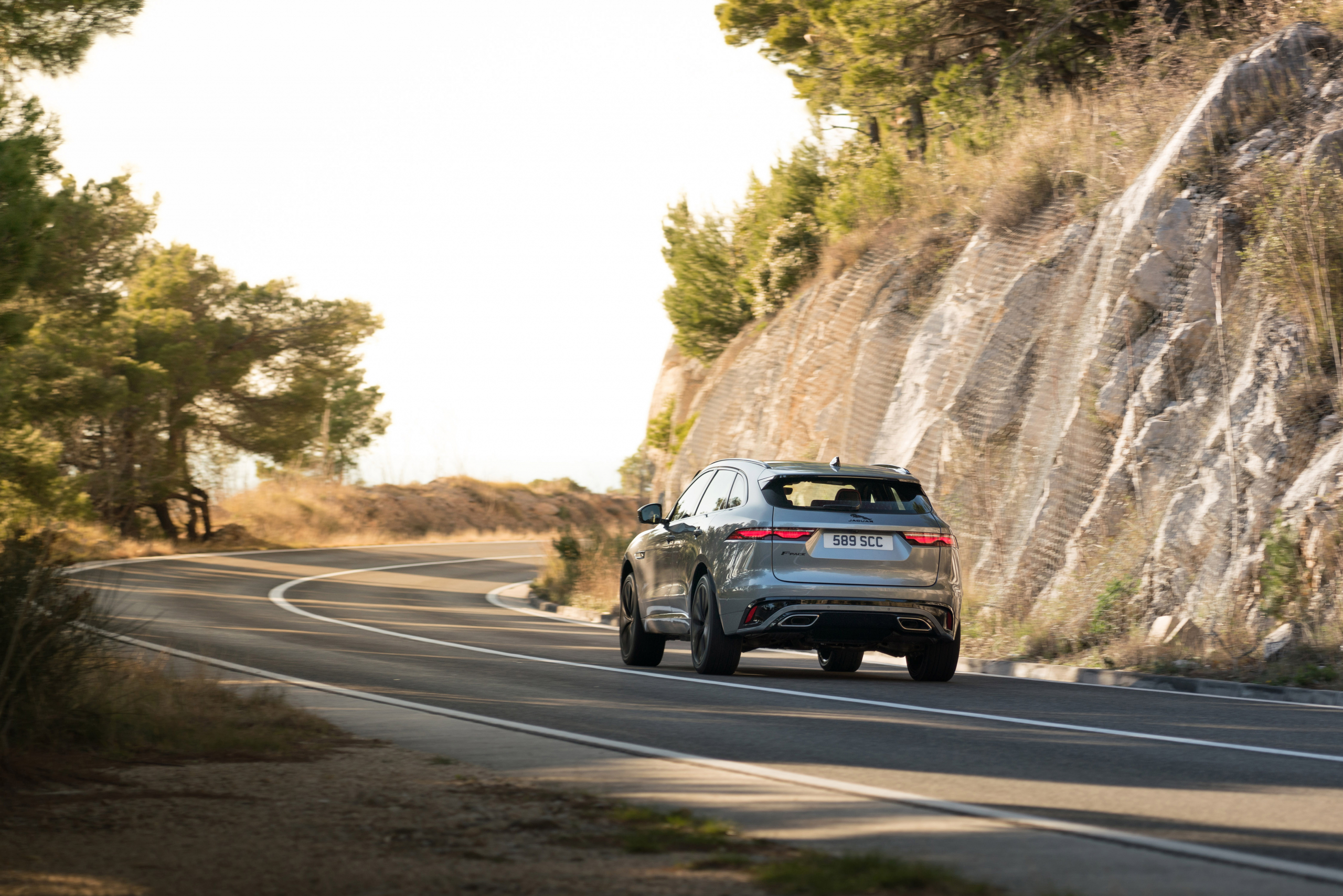 De nieuwe Jaguar F-Pace kun je in het stopcontact steken