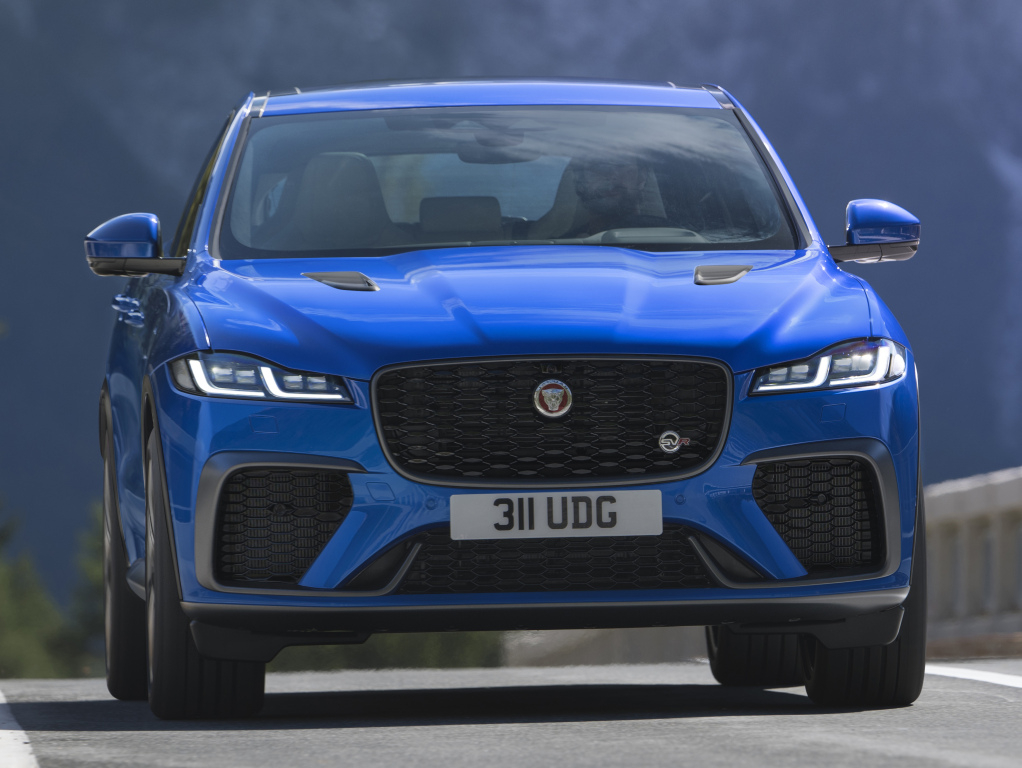 Sint, mogen wij een nieuwe Jaguar F-Pace SVR in onze schoen?