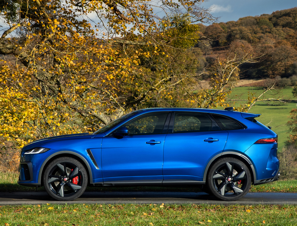 Sint, mogen wij een nieuwe Jaguar F-Pace SVR in onze schoen?