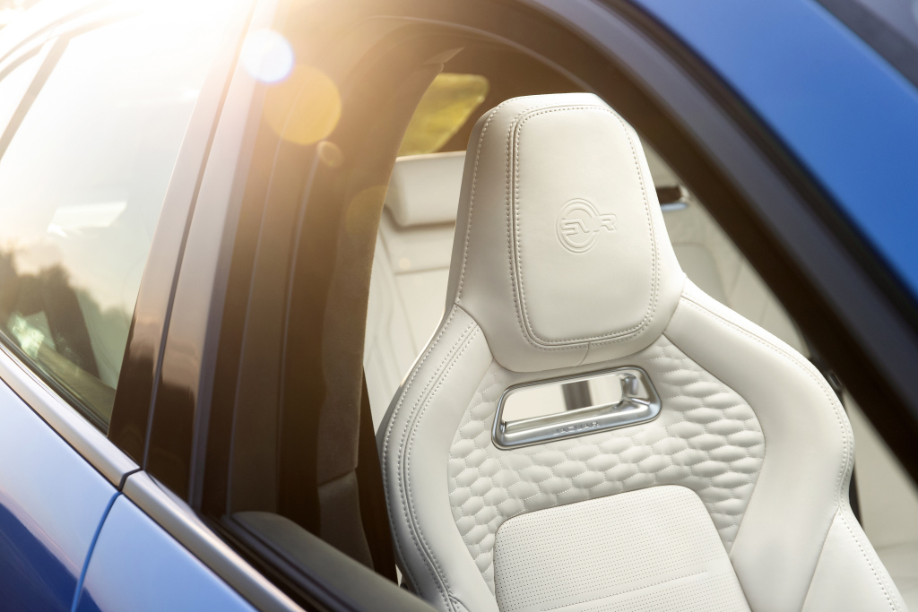 Sint, mogen wij een nieuwe Jaguar F-Pace SVR in onze schoen?