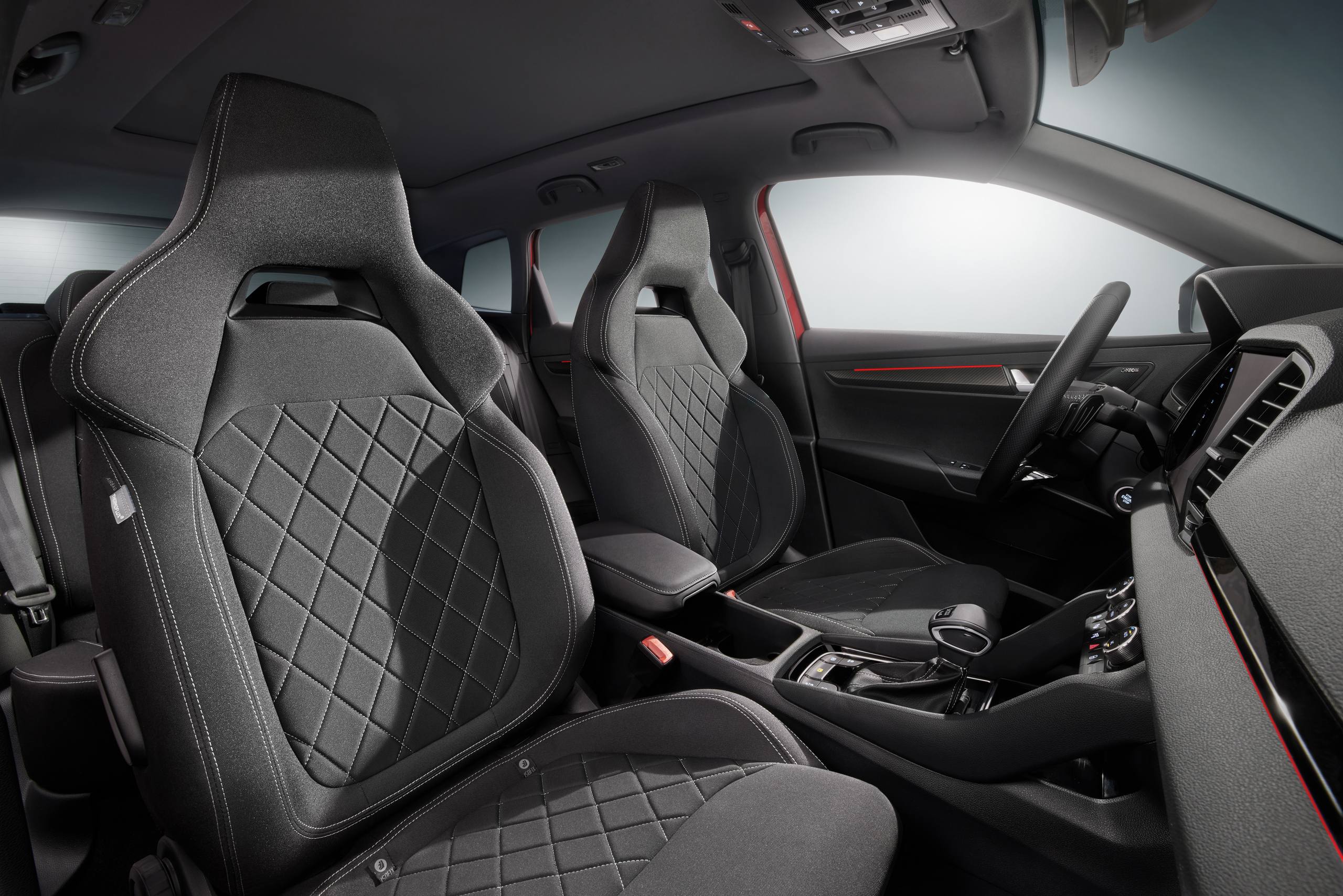 In de vernieuwde Skoda Karoq zit je op plastic flessen