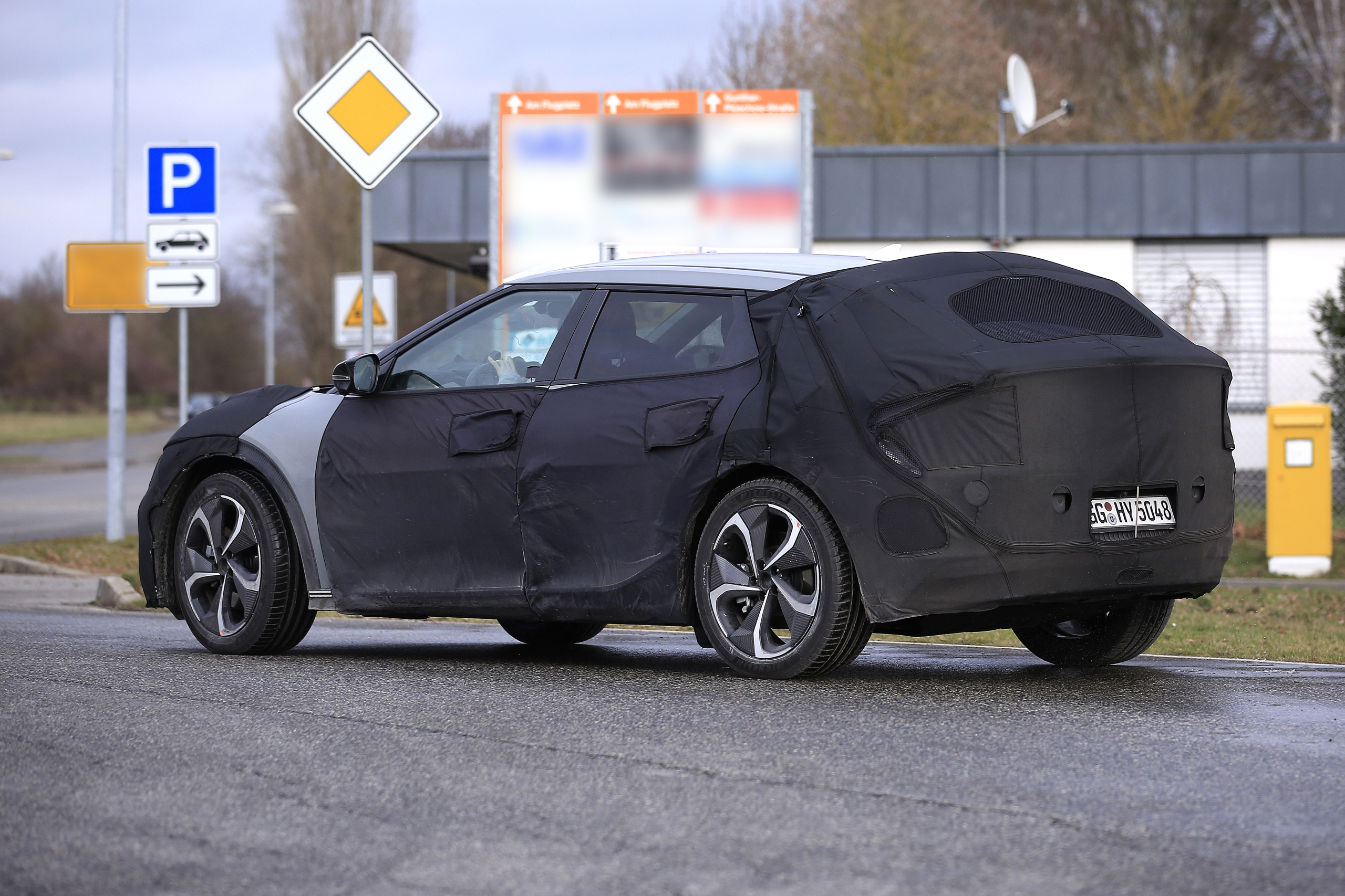 Hier rijdt de elektrische Hyundai Ioniq 5, maar dan van Kia