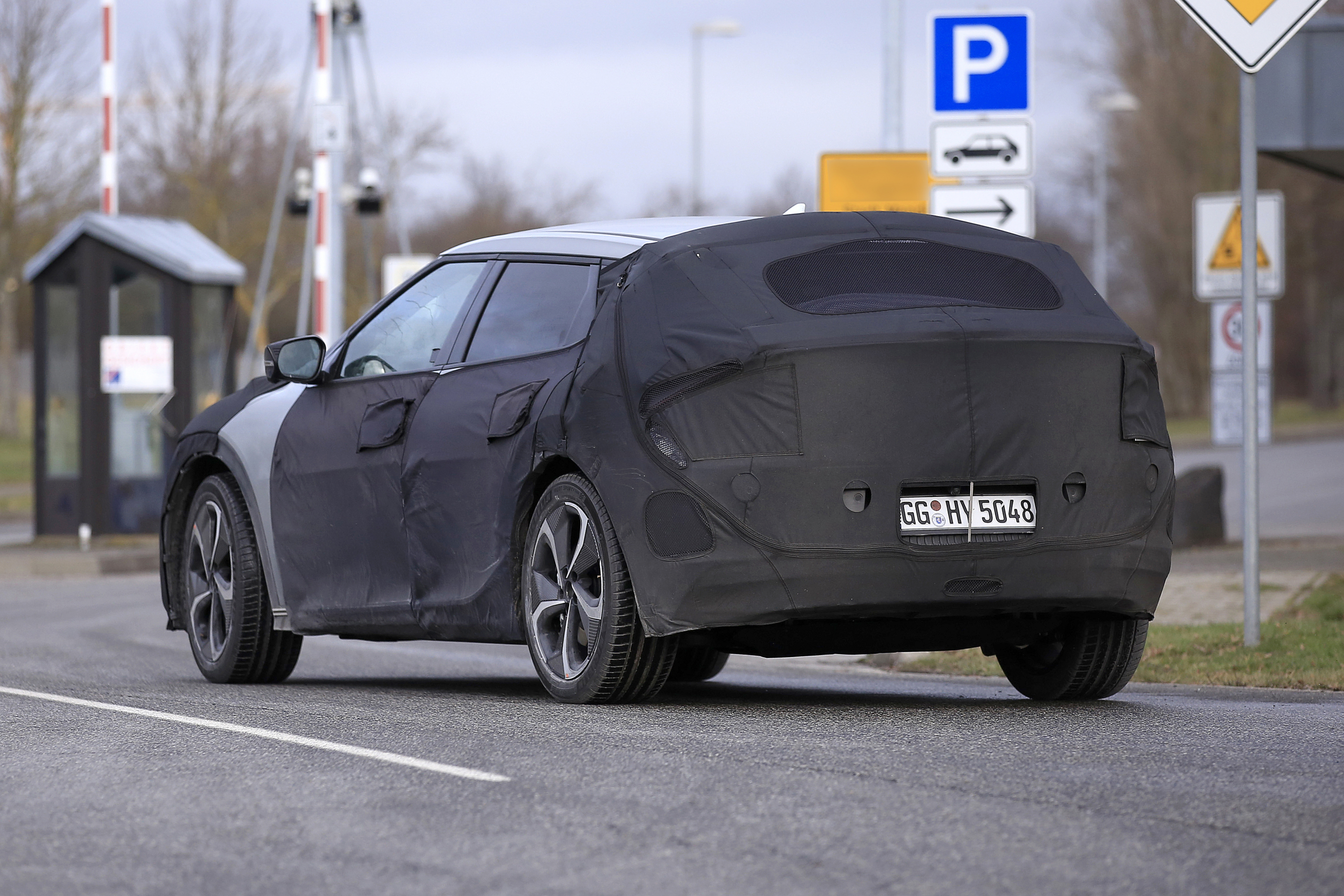 Hier rijdt de elektrische Hyundai Ioniq 5, maar dan van Kia