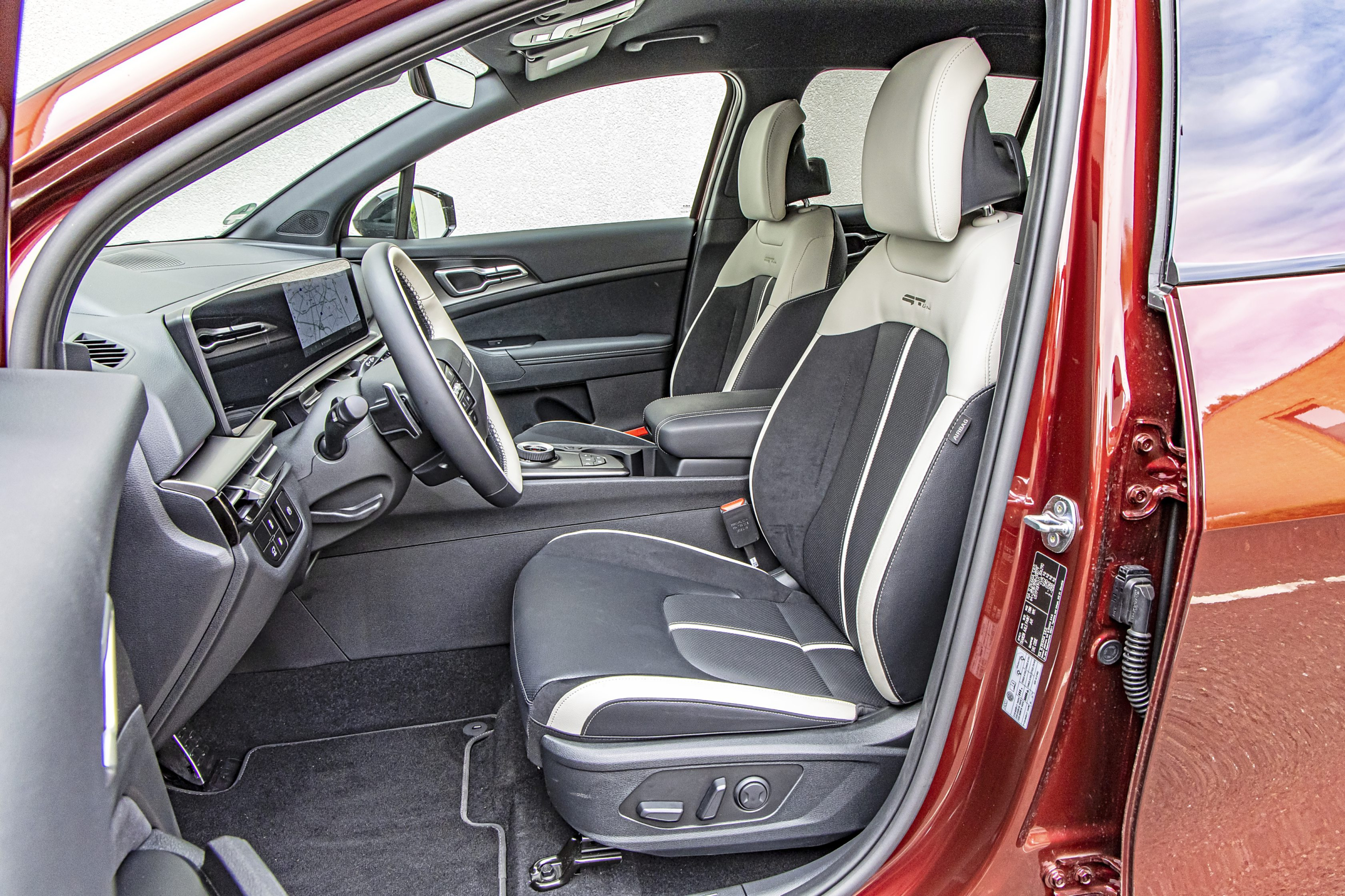 TEST: EV of PHEV, wat is goedkoper? Kia EV5 vs Kia Sportage