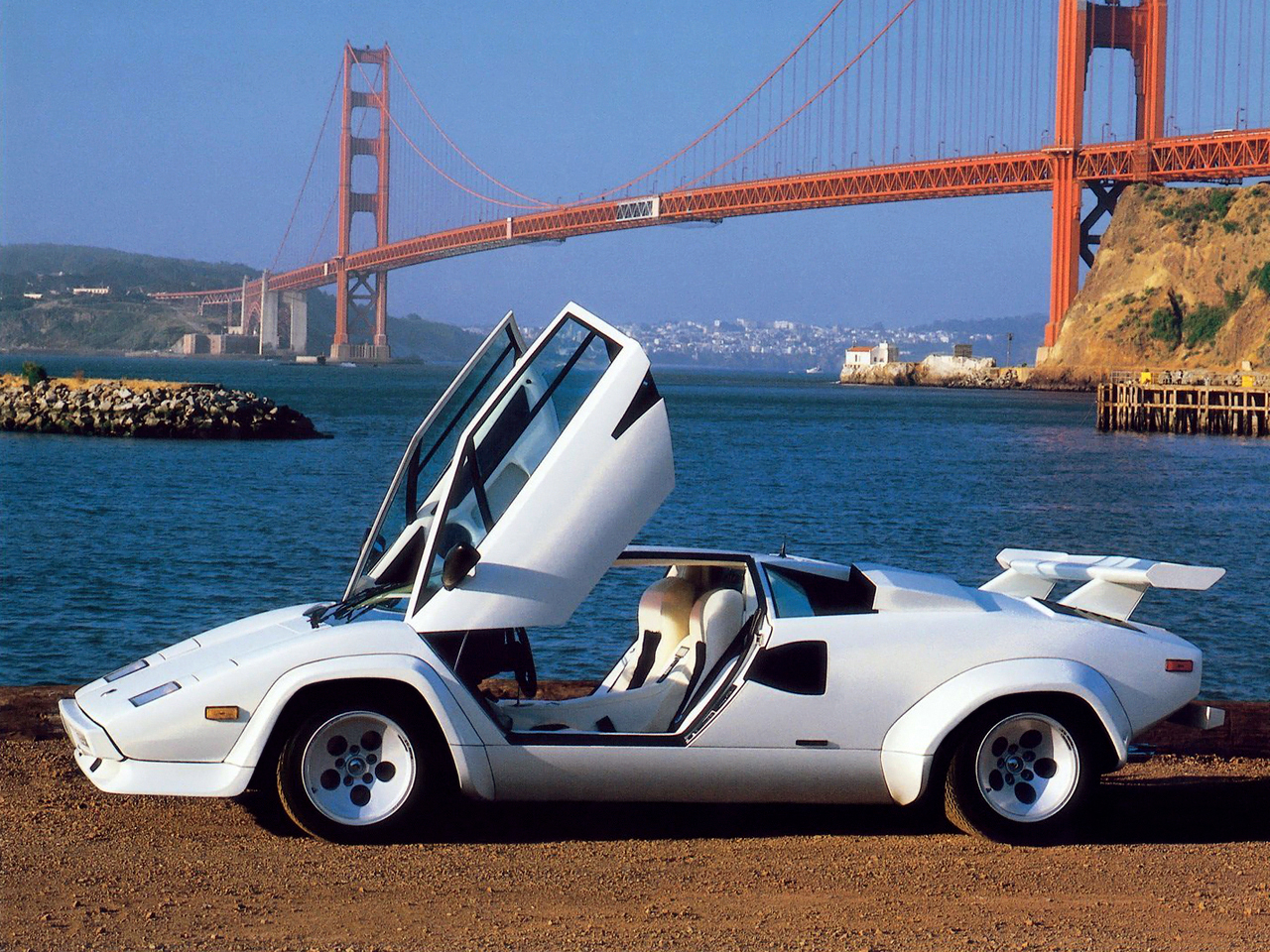 Dit is waarom de eerste Lamborghini Countach een periscoop had