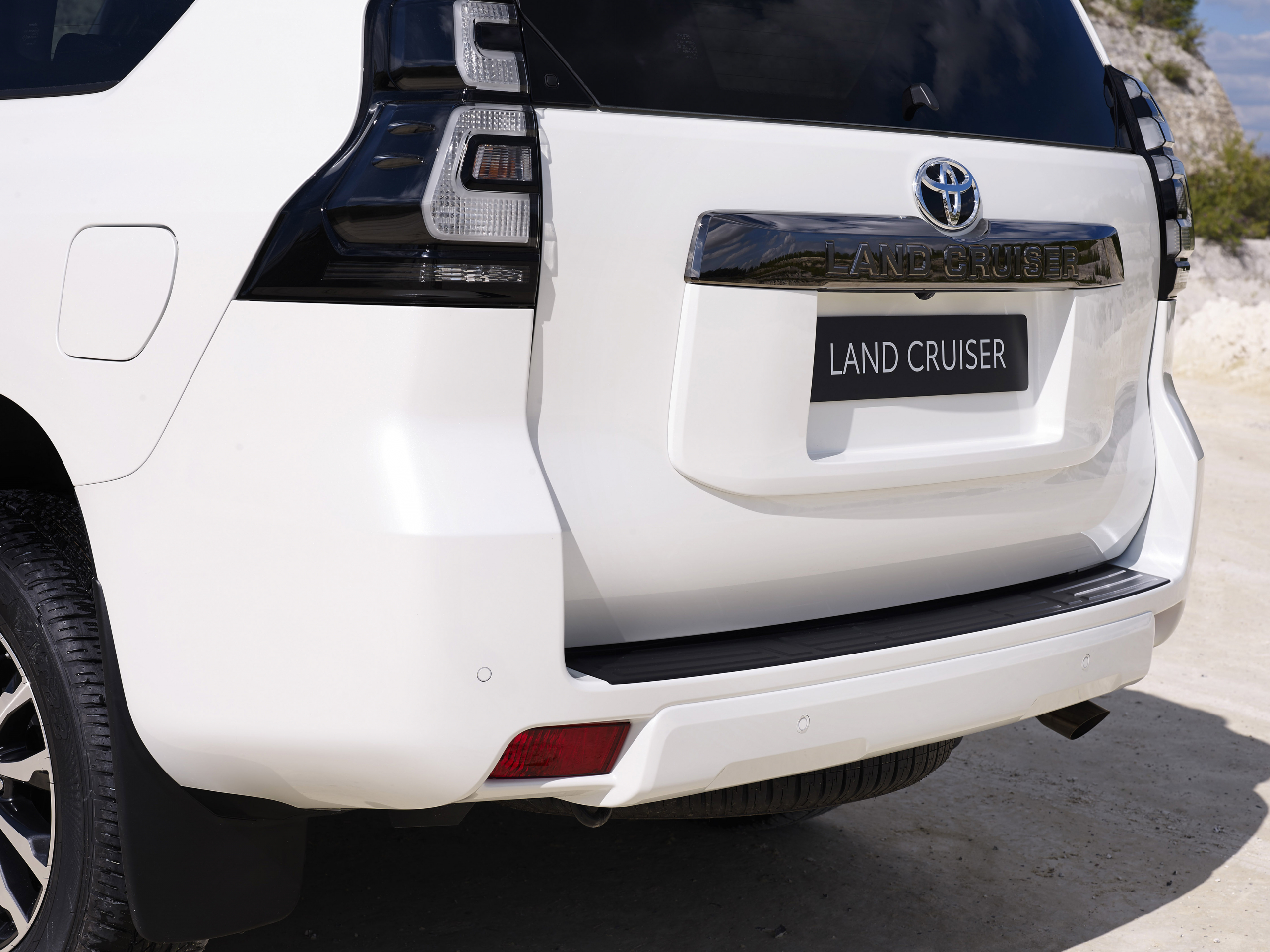 Ssst, niet doorvertellen: ook de nieuwe Toyota Land Cruiser heeft een DIESELMOTOR