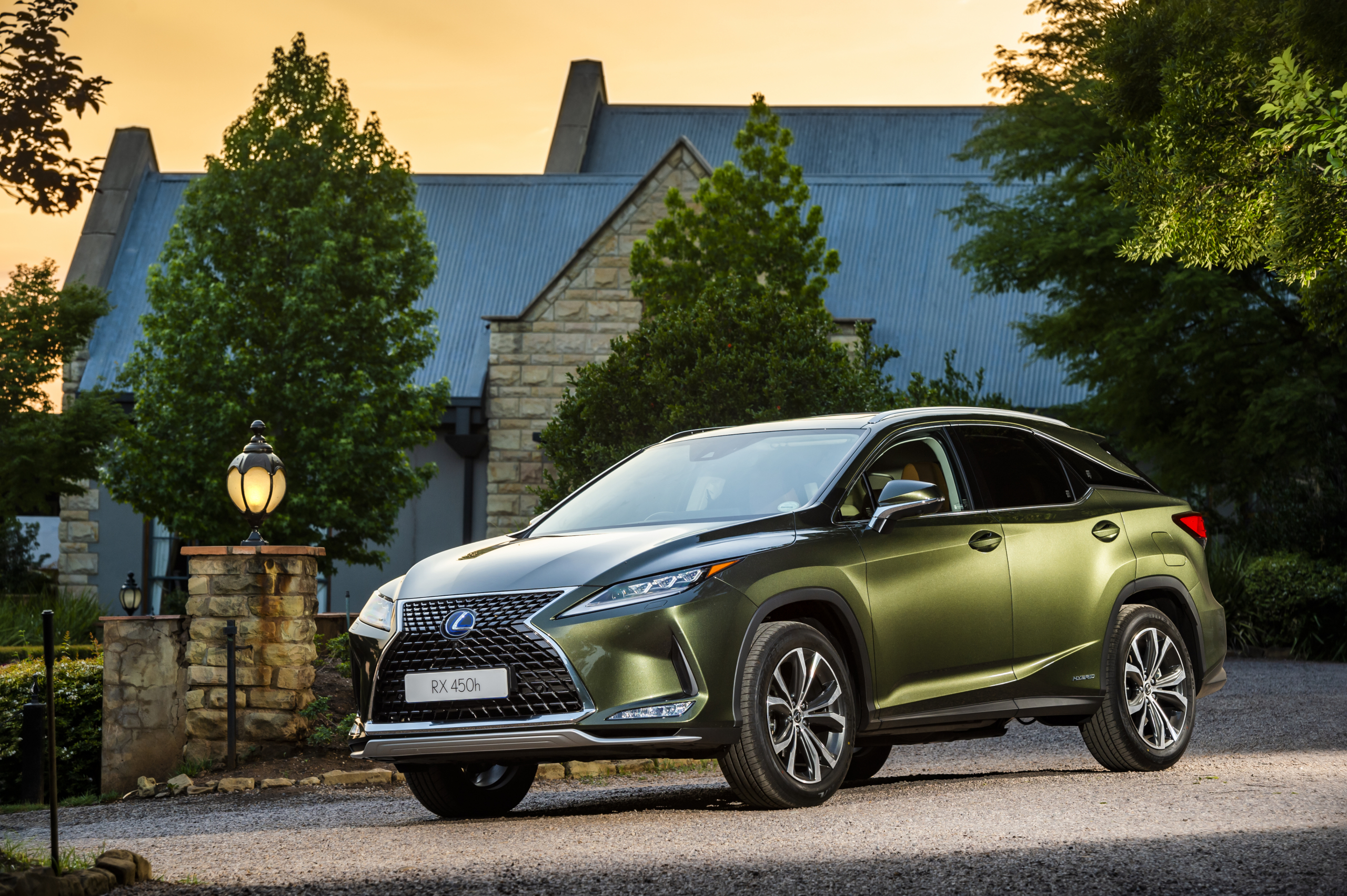 Waarom mag Lexus de term 'zelfopladende hybride' in Noorwegen niet meer gebruiken?