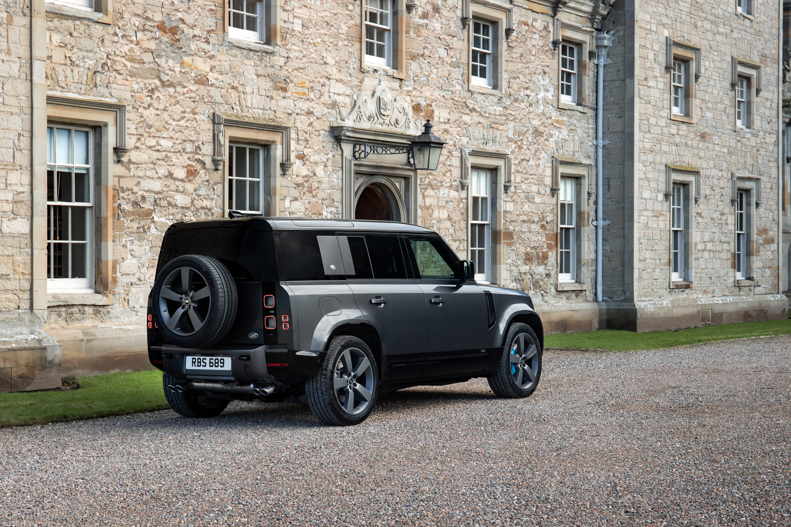 Zijn V8 maakt de Land Rover Defender schreeuwend duur