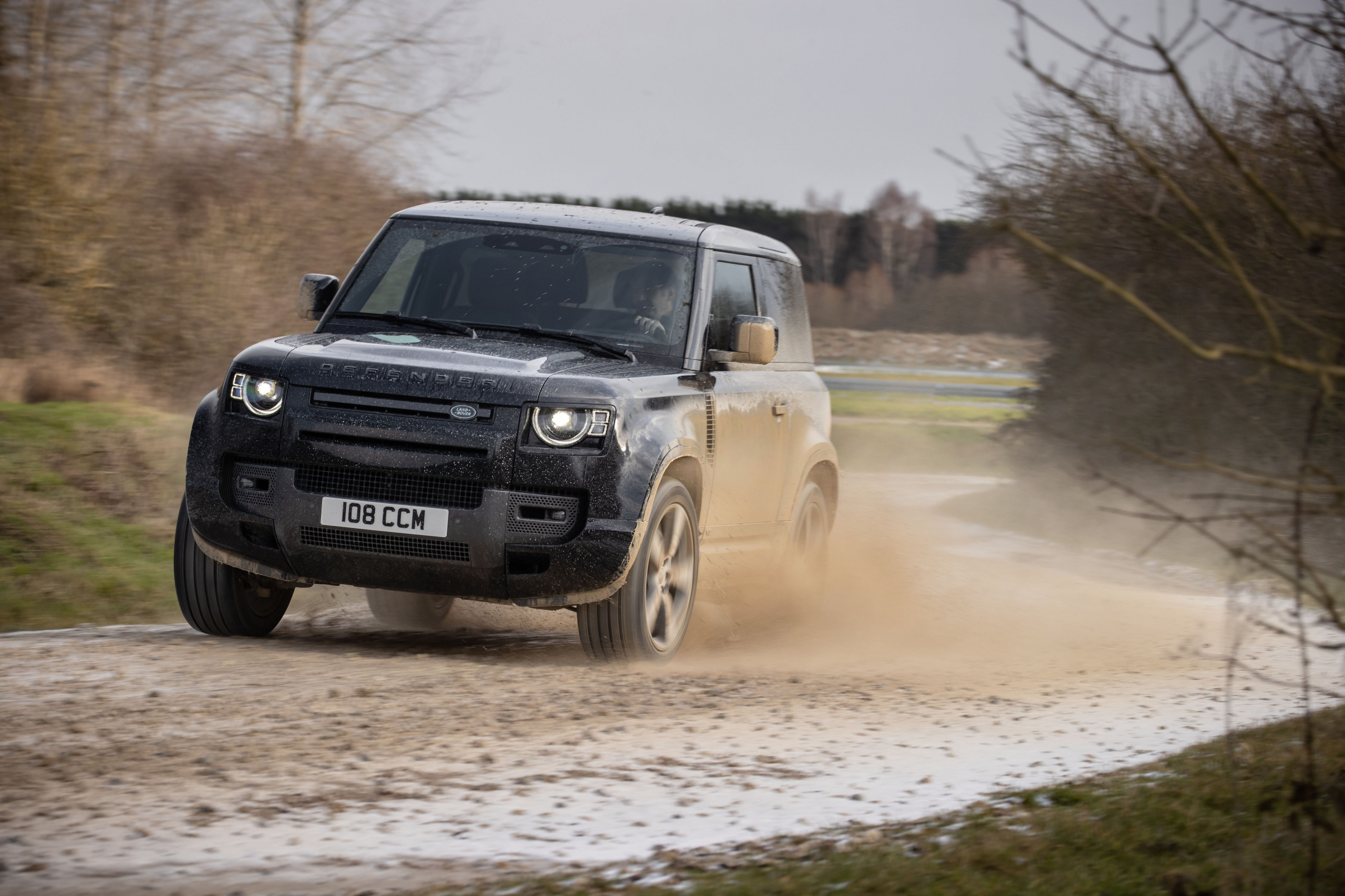 Zijn V8 maakt de Land Rover Defender schreeuwend duur
