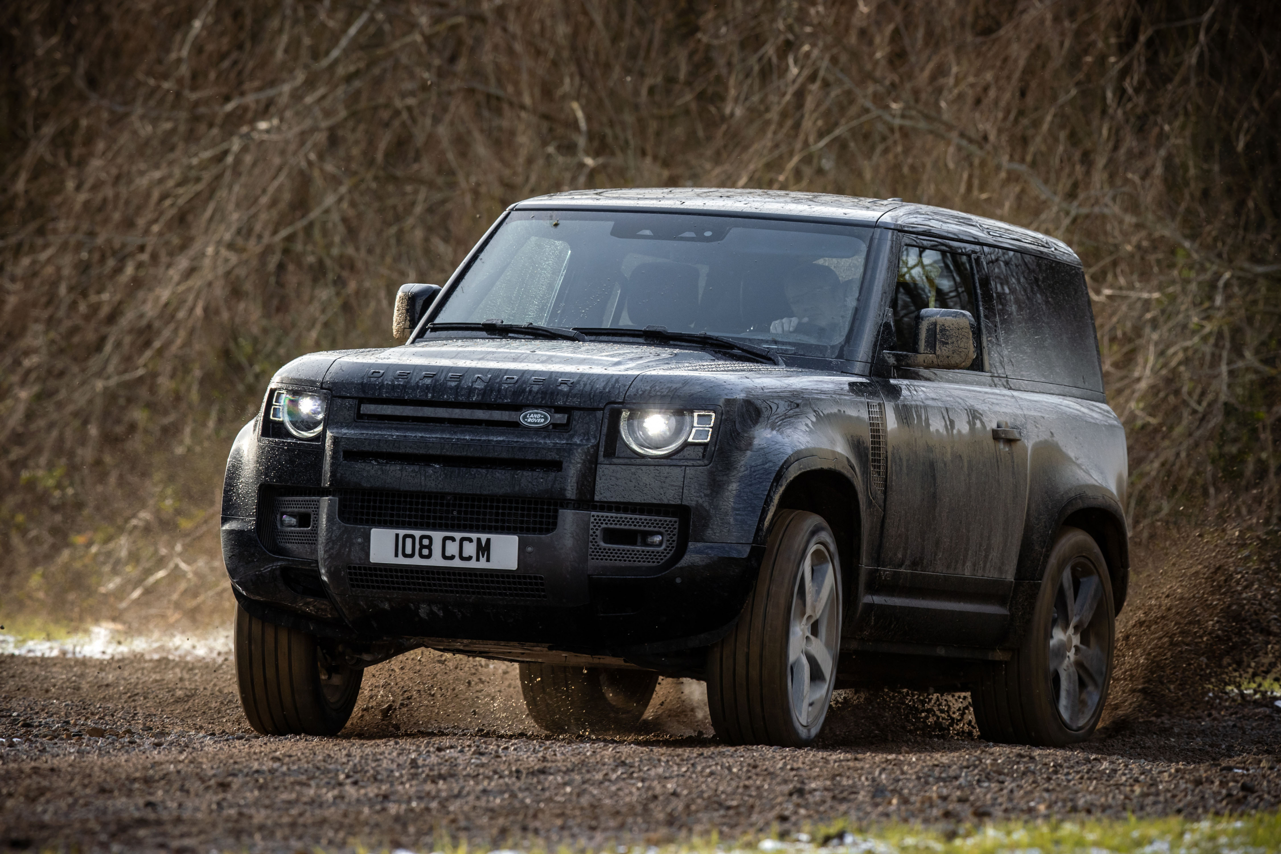 Zijn V8 maakt de Land Rover Defender schreeuwend duur