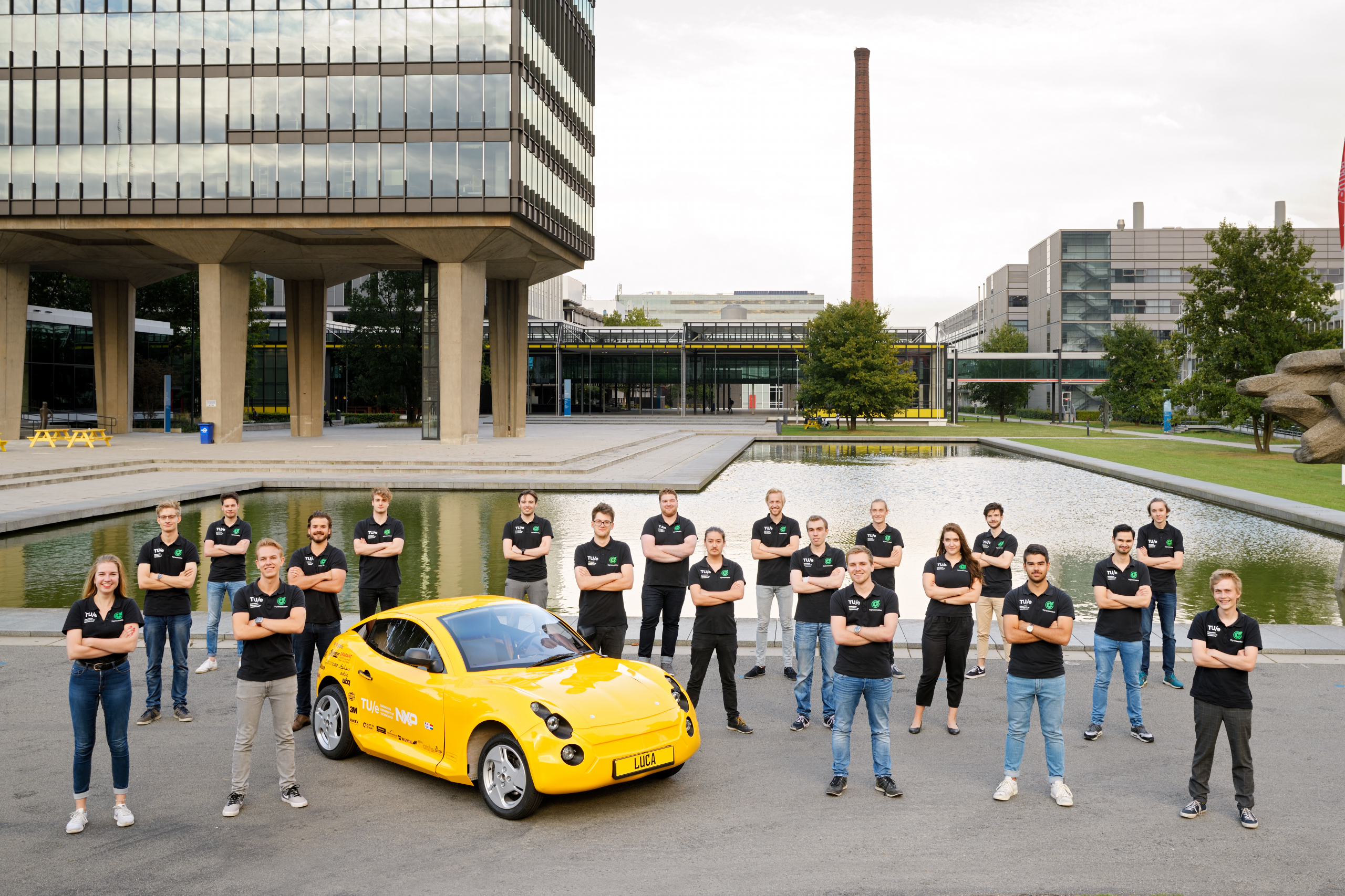 Deze Nederlandse auto heet Luca en is gemaakt van lege flesjes