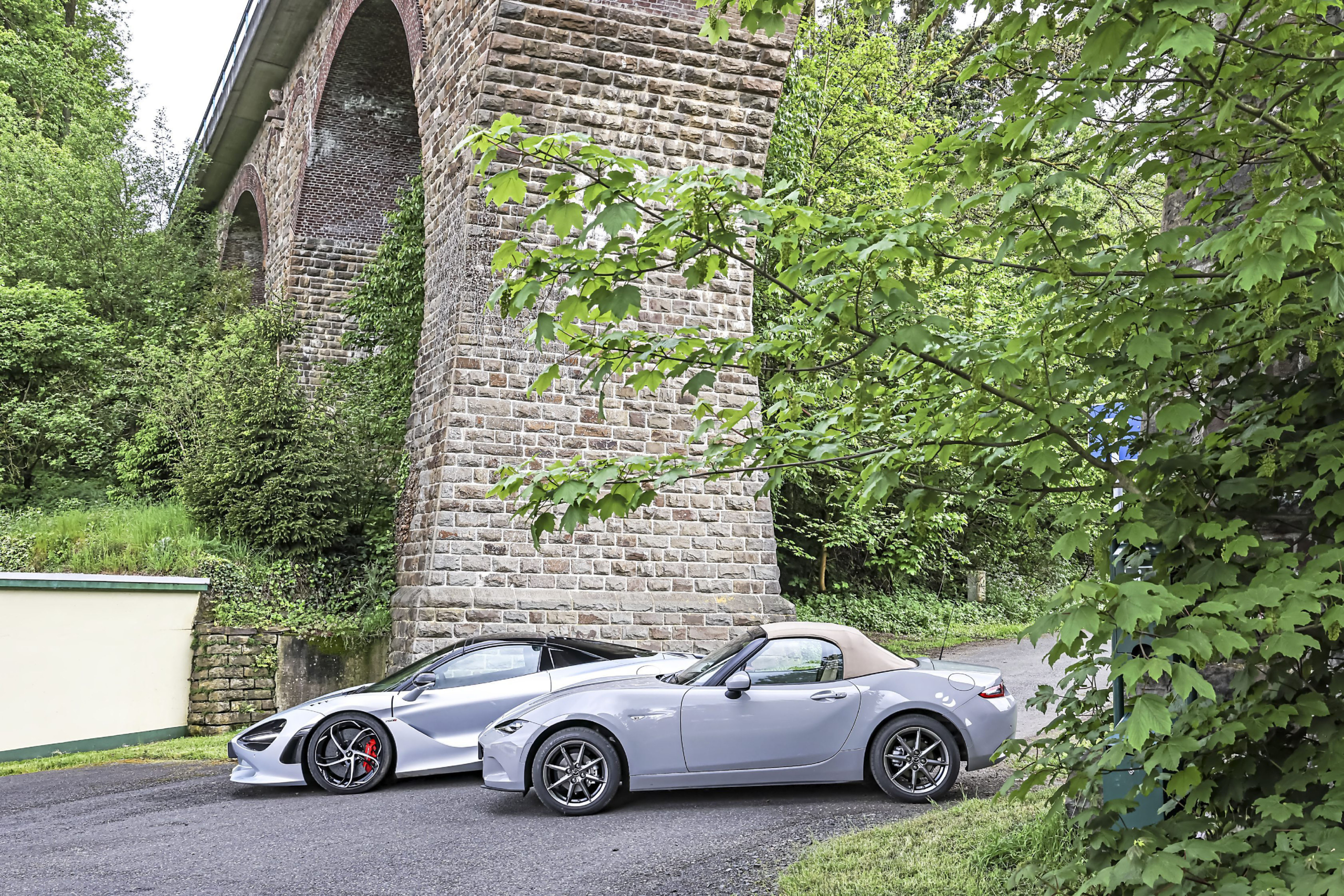 Zo zet de Mazda MX-5 de peperdure McLaren 750S te kakken