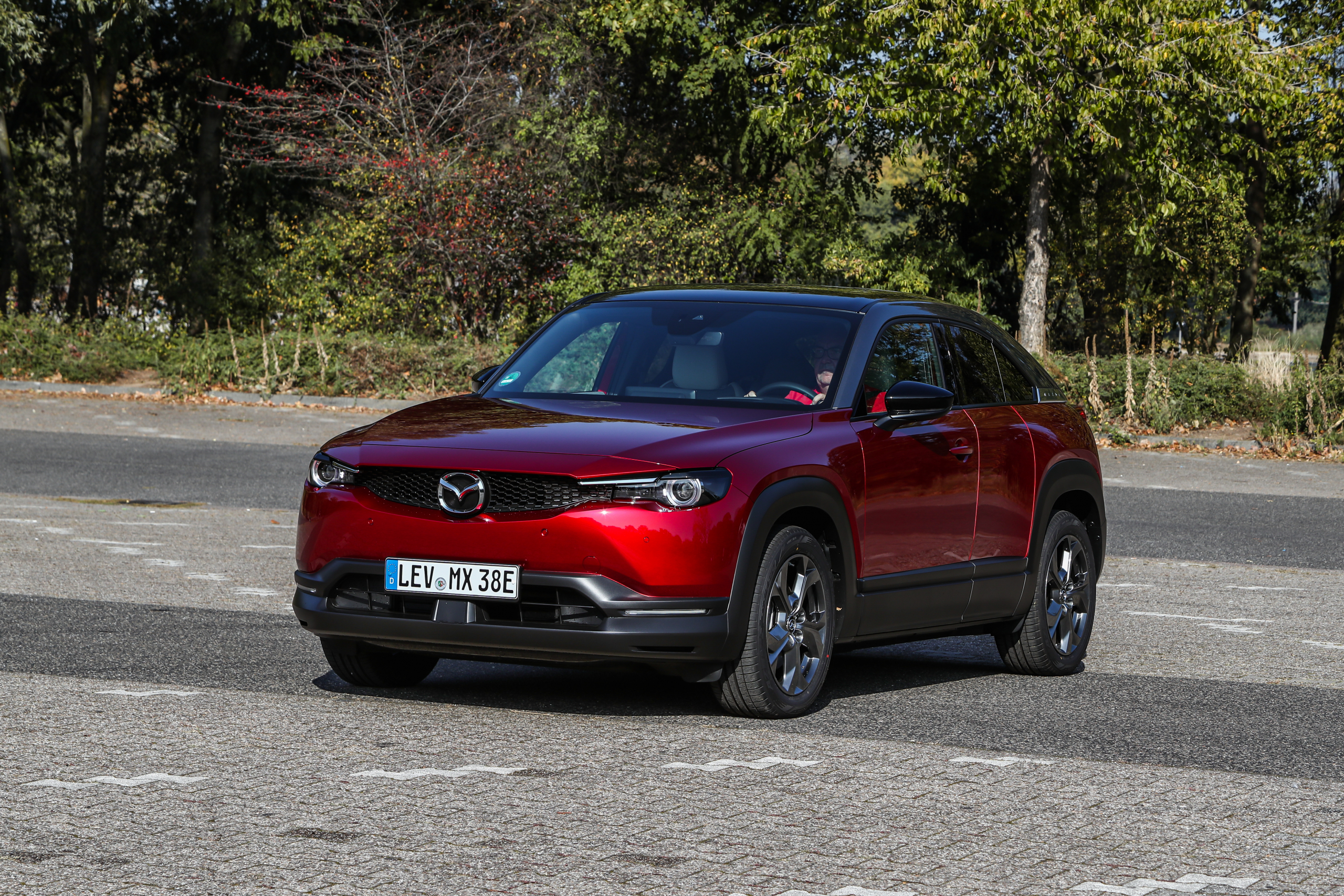 Elektrische suv’s getest: waarom niemand achter in een Mazda MX-30 wil zitten