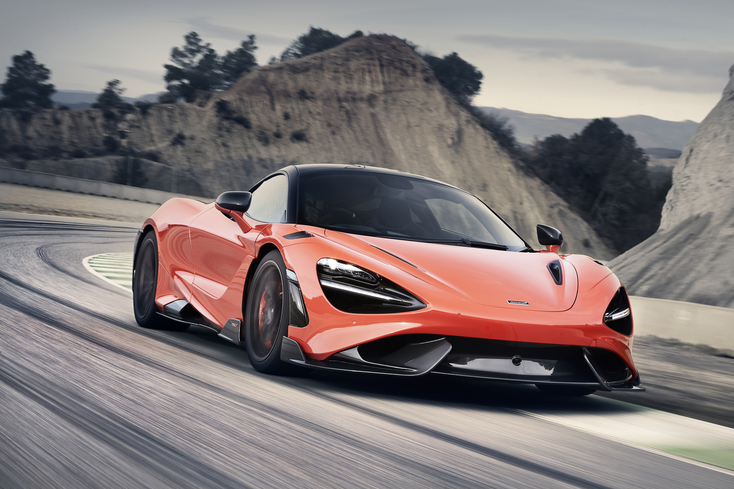 Voel je de koning te rijk in deze bijzondere oranje auto's