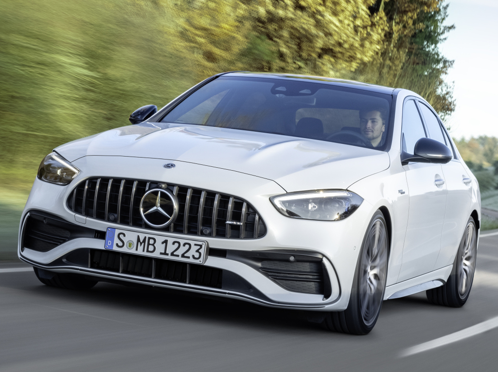 Ook de machtige Mercedes-AMG C 43 moet nu aan het milieu denken