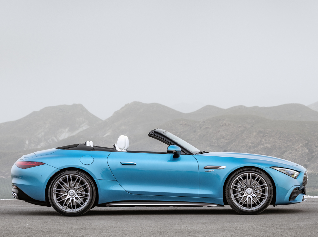 Schep je graag op over het aantal cilinders van jouw auto? Dan stelt de Mercedes-AMG SL 43 teleur
