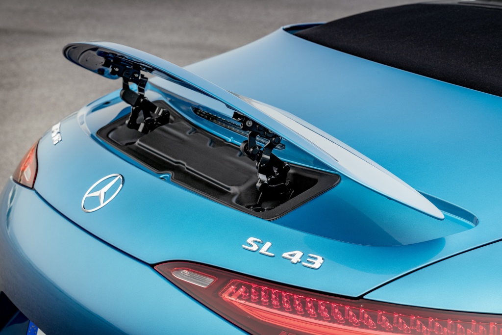 Schep je graag op over het aantal cilinders van jouw auto? Dan stelt de Mercedes-AMG SL 43 teleur