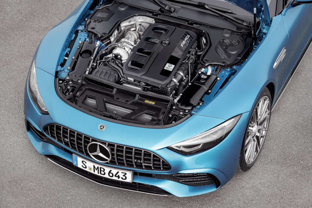 Schep je graag op over het aantal cilinders van jouw auto? Dan stelt de Mercedes-AMG SL 43 teleur