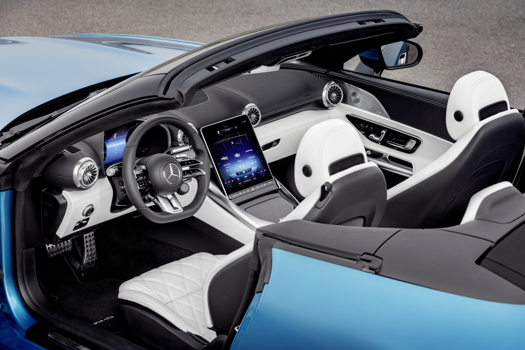 Schep je graag op over het aantal cilinders van jouw auto? Dan stelt de Mercedes-AMG SL 43 teleur