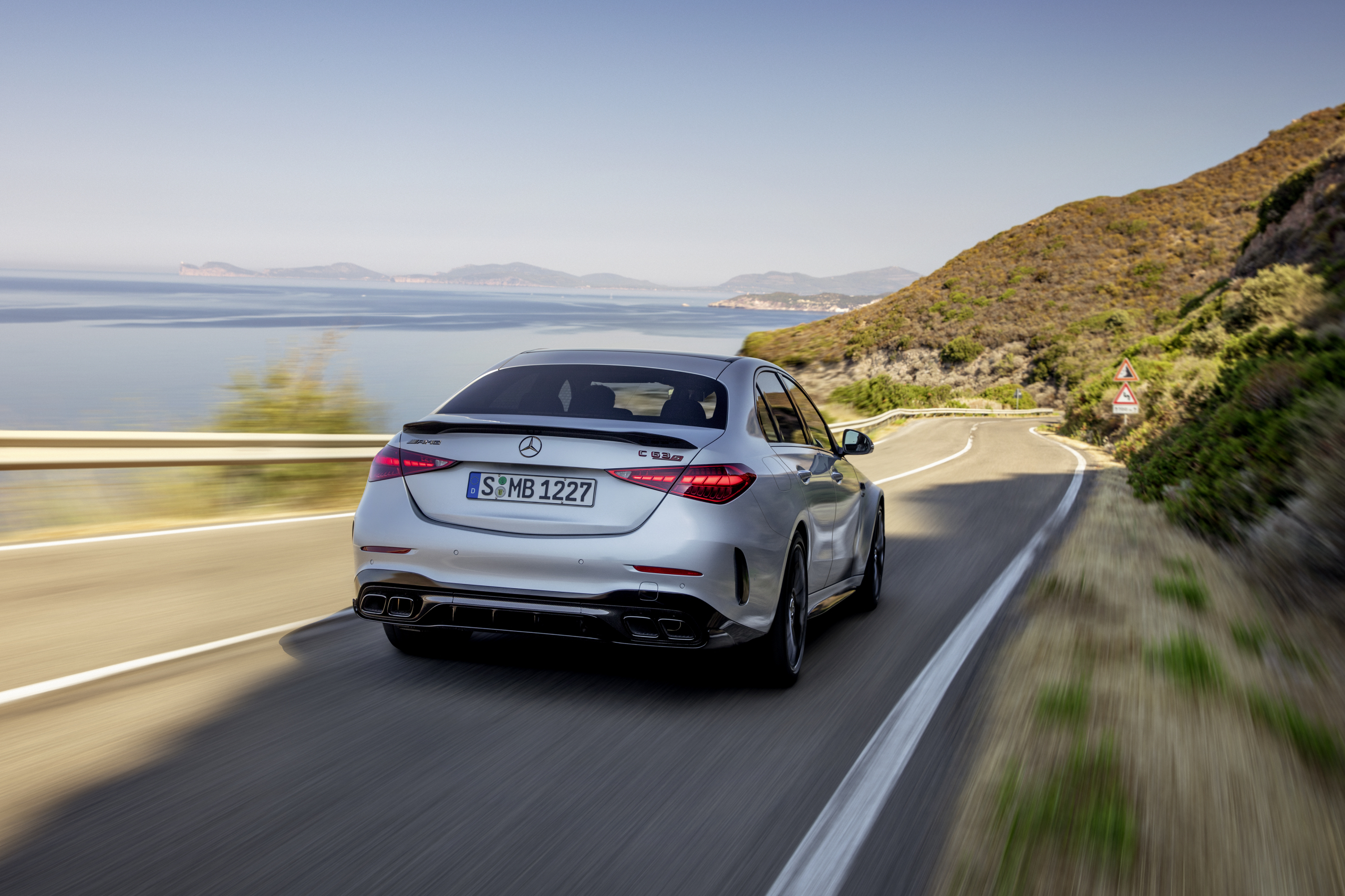 AMG geeft toe dat het de honger naar V8's onderschatte, maar komt met knotsgekke EV