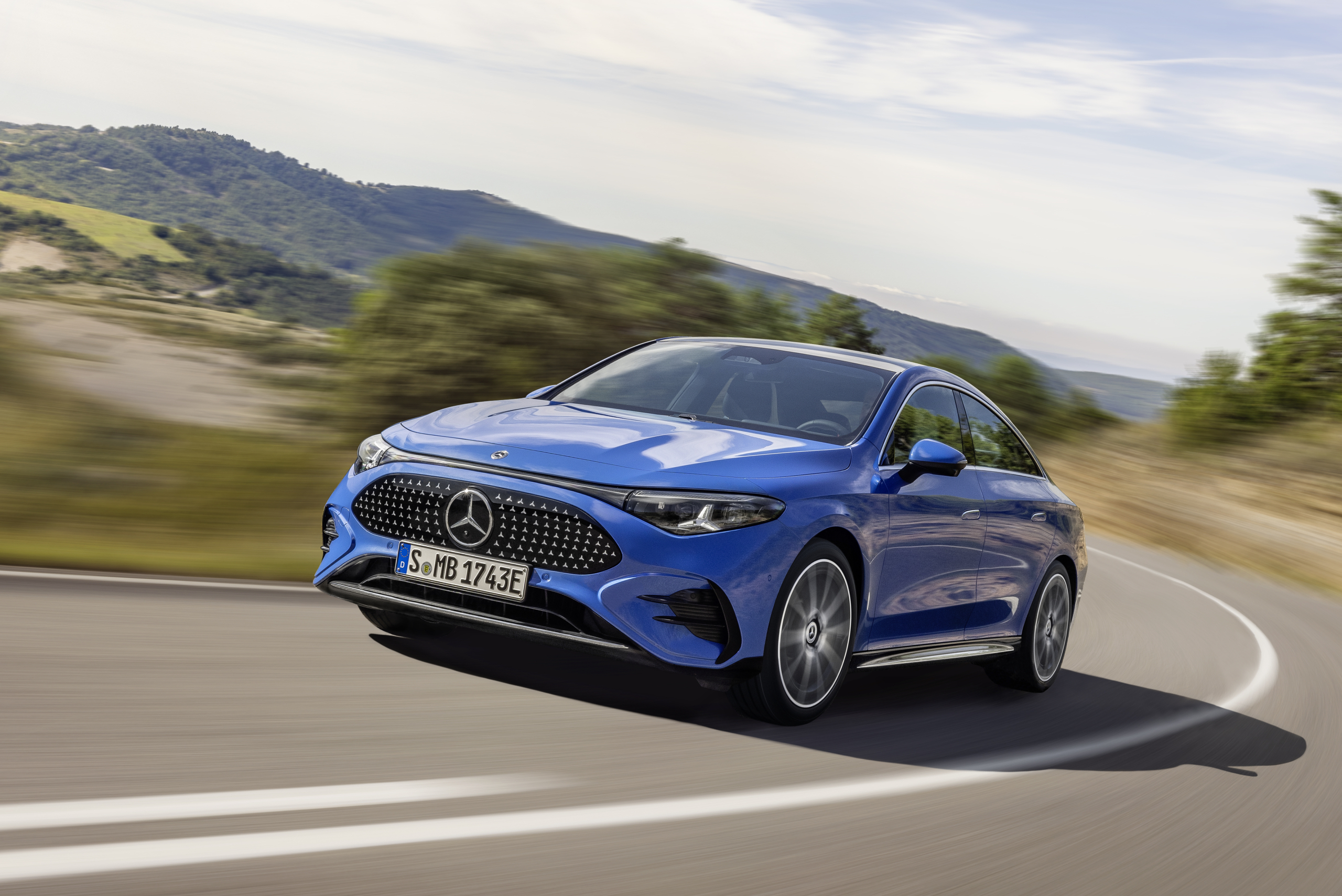 Test: hiermee ben je in stokoude Volvo ruim drie keer zo snel als in splinternieuwe Mercedes