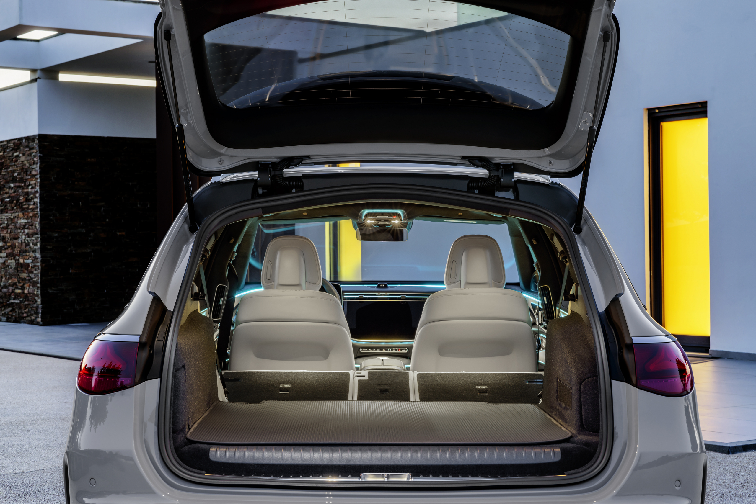 Mercedes E-klasse Estate (2023): beeldschone achterkant kost bagageruimte 