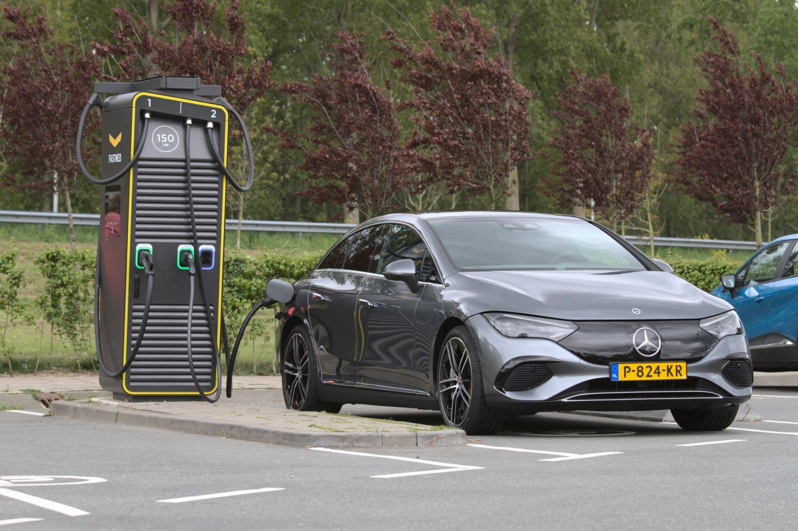 BMW rijdt Audi en Mercedes eruit op de EV-markt