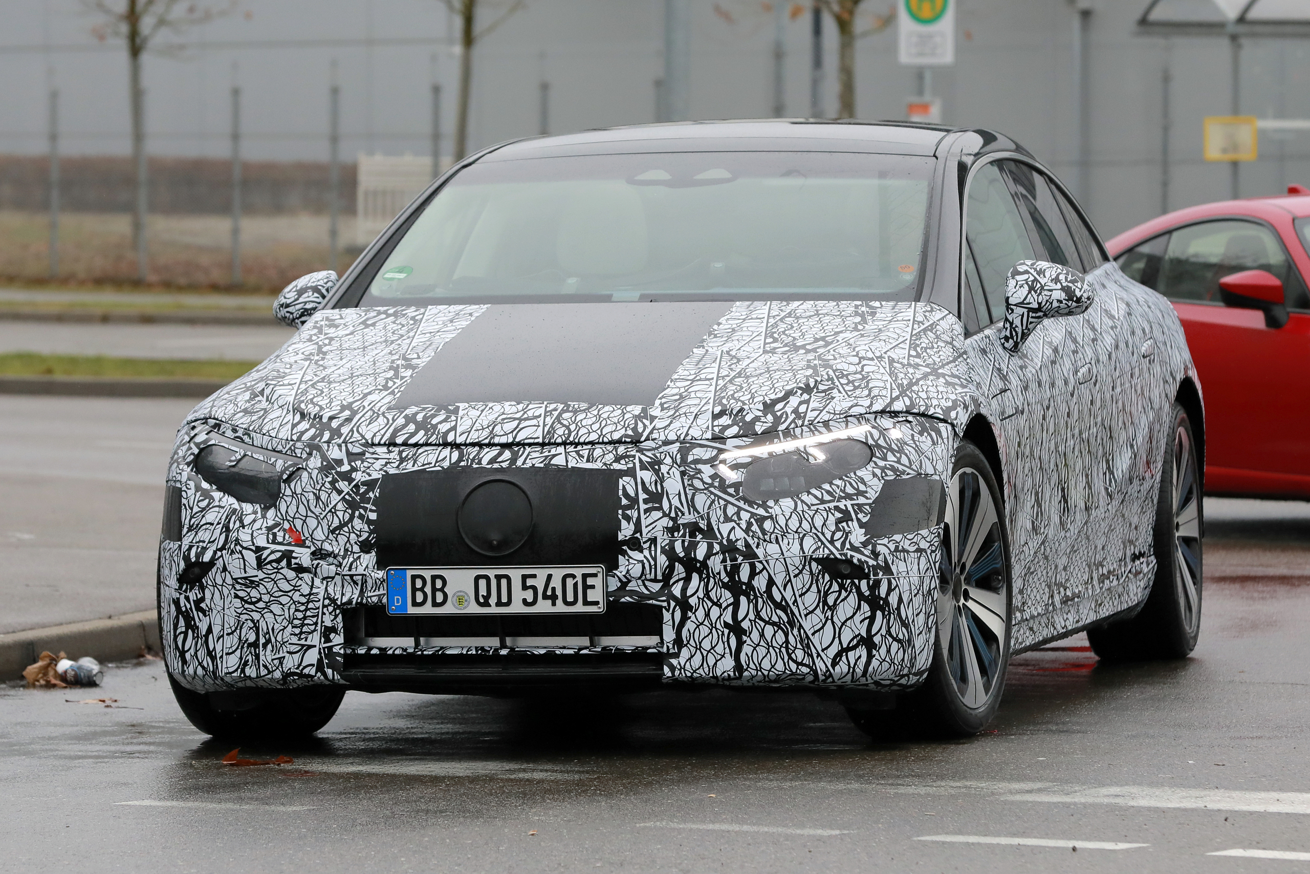 Elektrische Mercedes EQS wordt stijlvolle luxelimousine