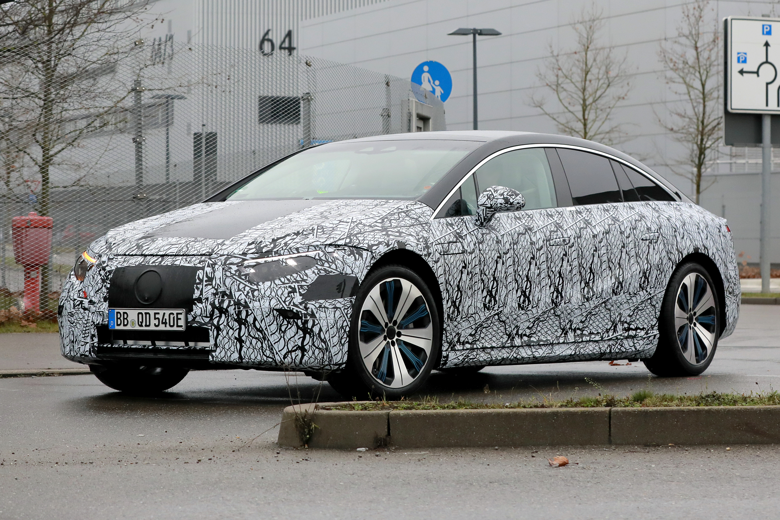 Elektrische Mercedes EQS wordt stijlvolle luxelimousine