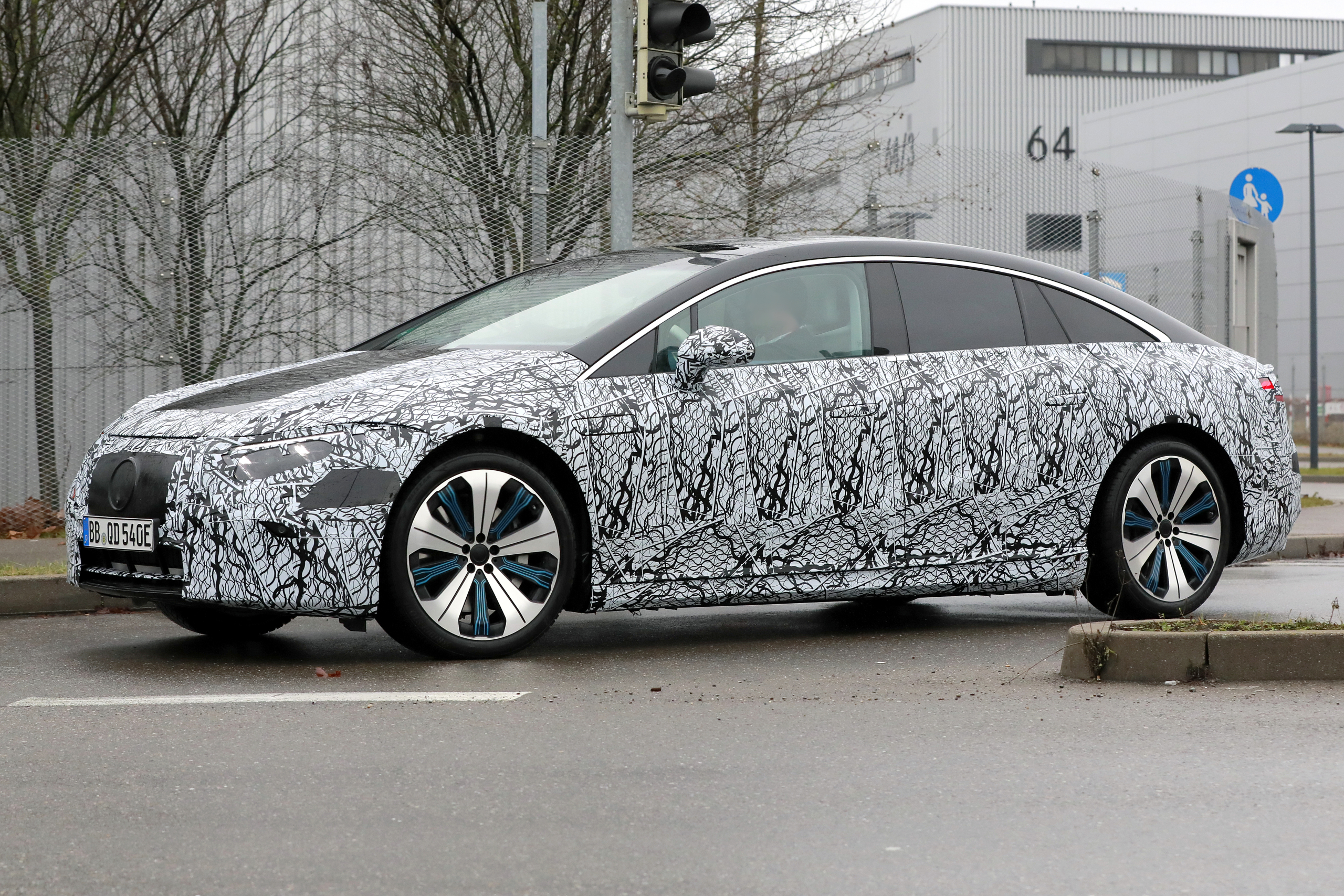 Elektrische Mercedes EQS wordt stijlvolle luxelimousine