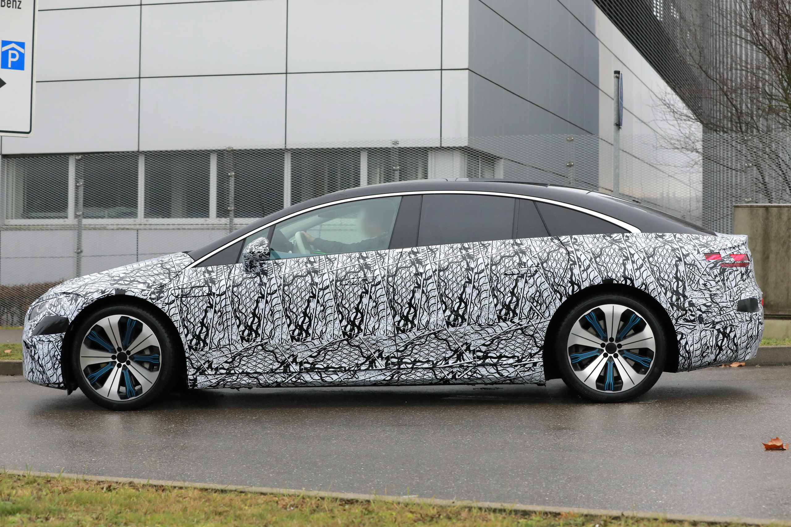 Elektrische Mercedes EQS wordt stijlvolle luxelimousine