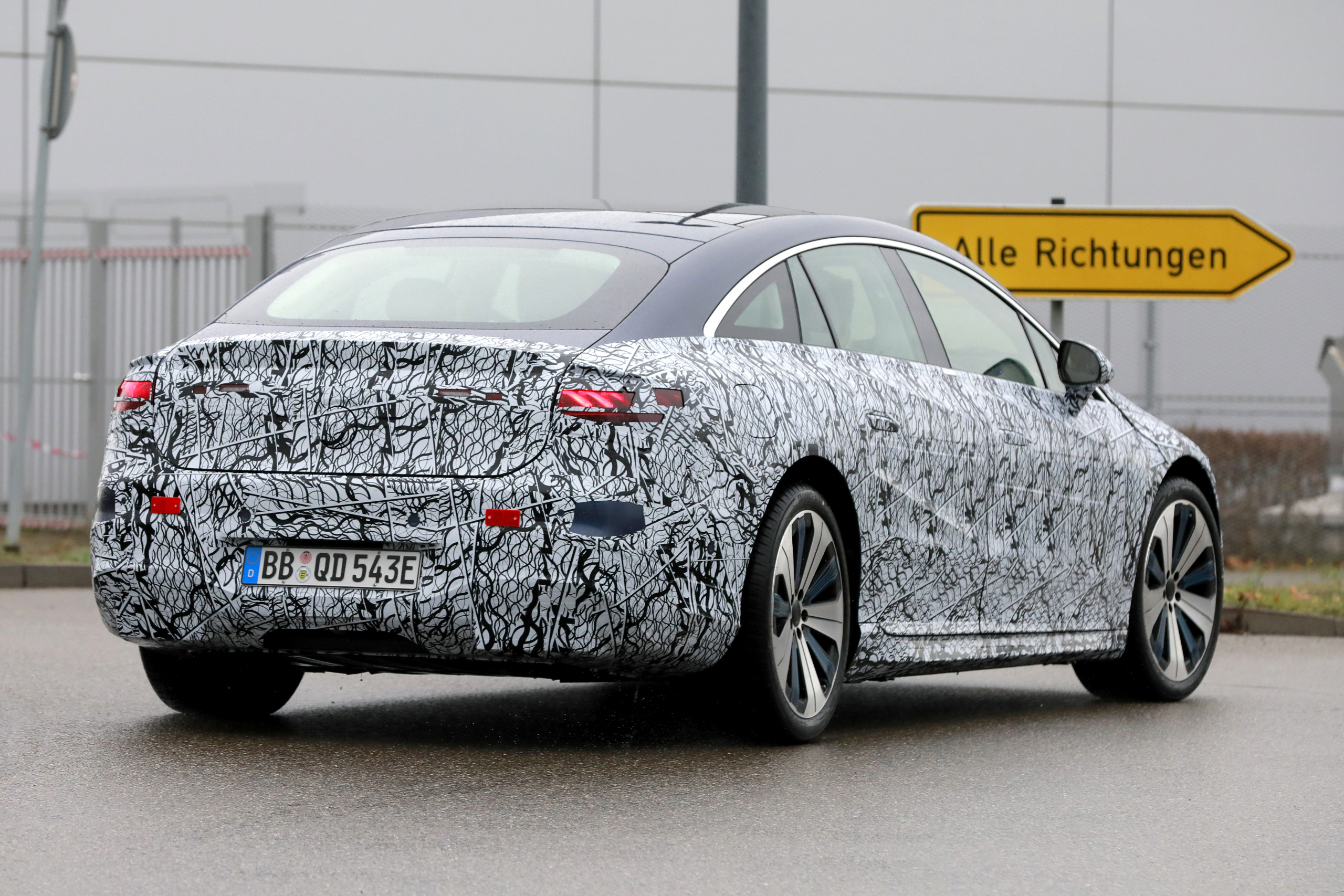 Elektrische Mercedes EQS wordt stijlvolle luxelimousine