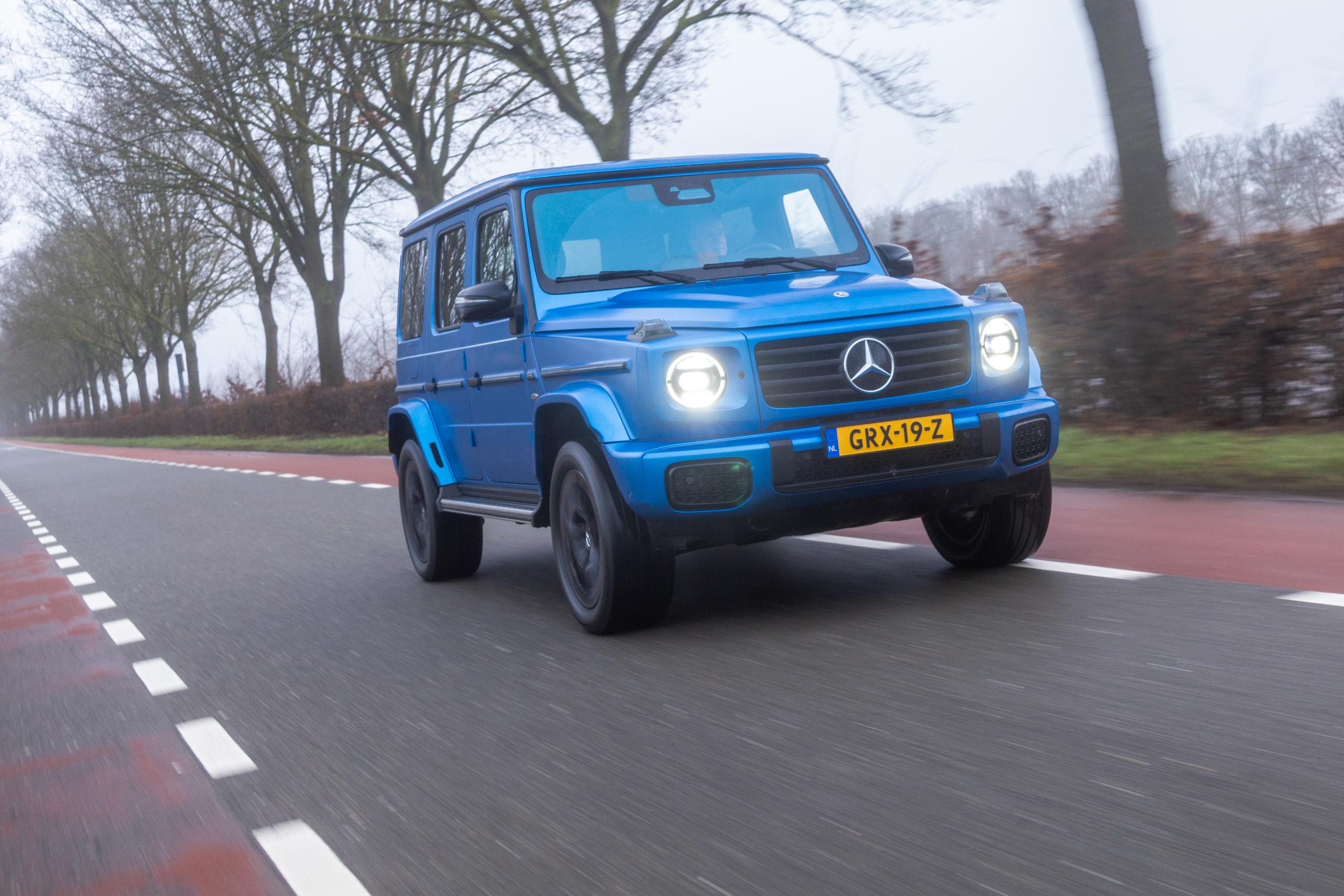 Review Mercedes G 580: verslindt elk wegdek en vreet stroom