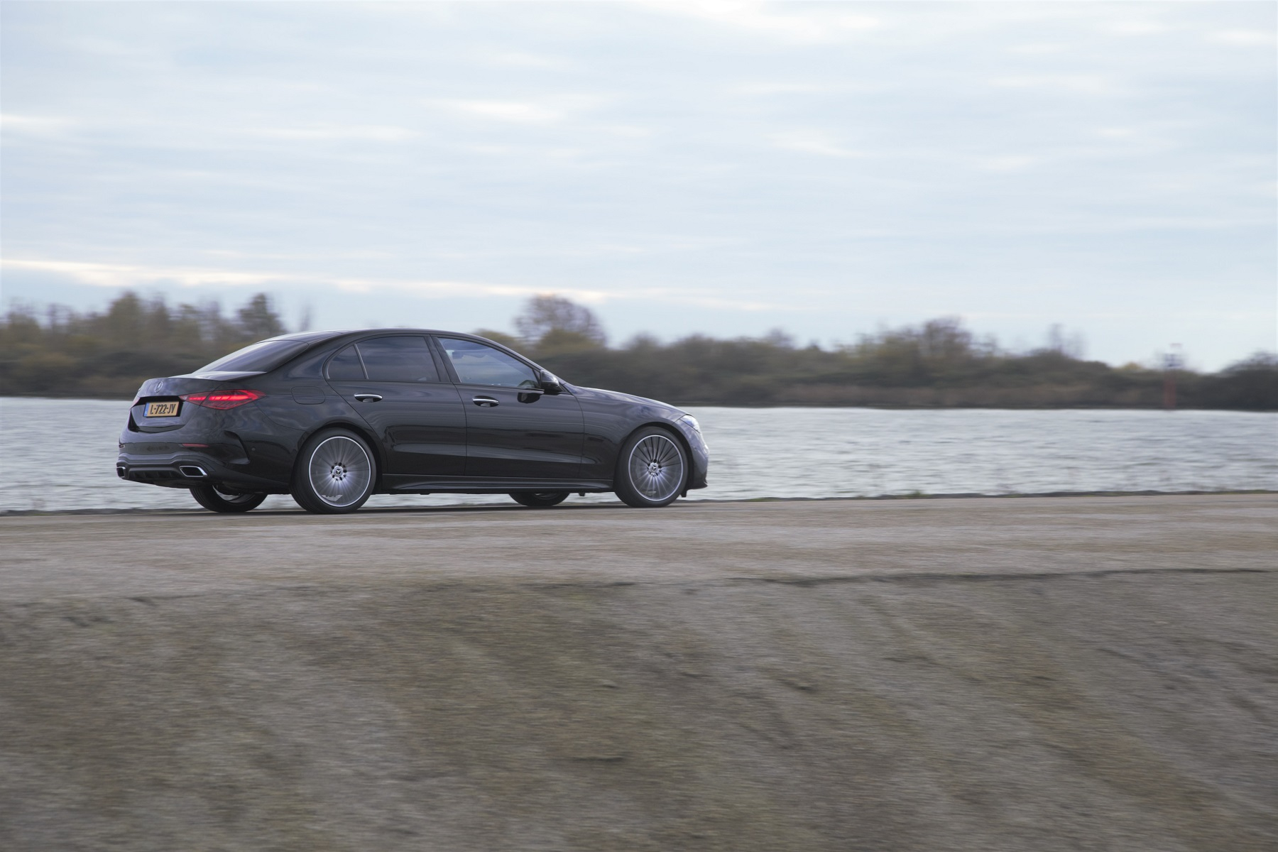 Hoge brandstofprijzen: zóveel méér benzine verstook jij bij 130 km/h!