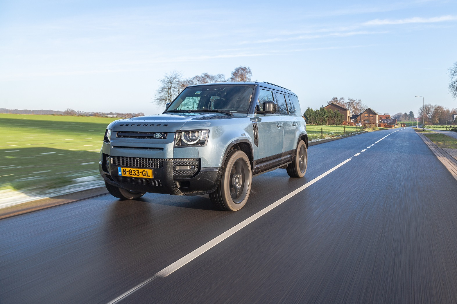 Test - Hoe kan het toch dat de op één na krachtigste Land Rover Defender ook de goedkoopste is?