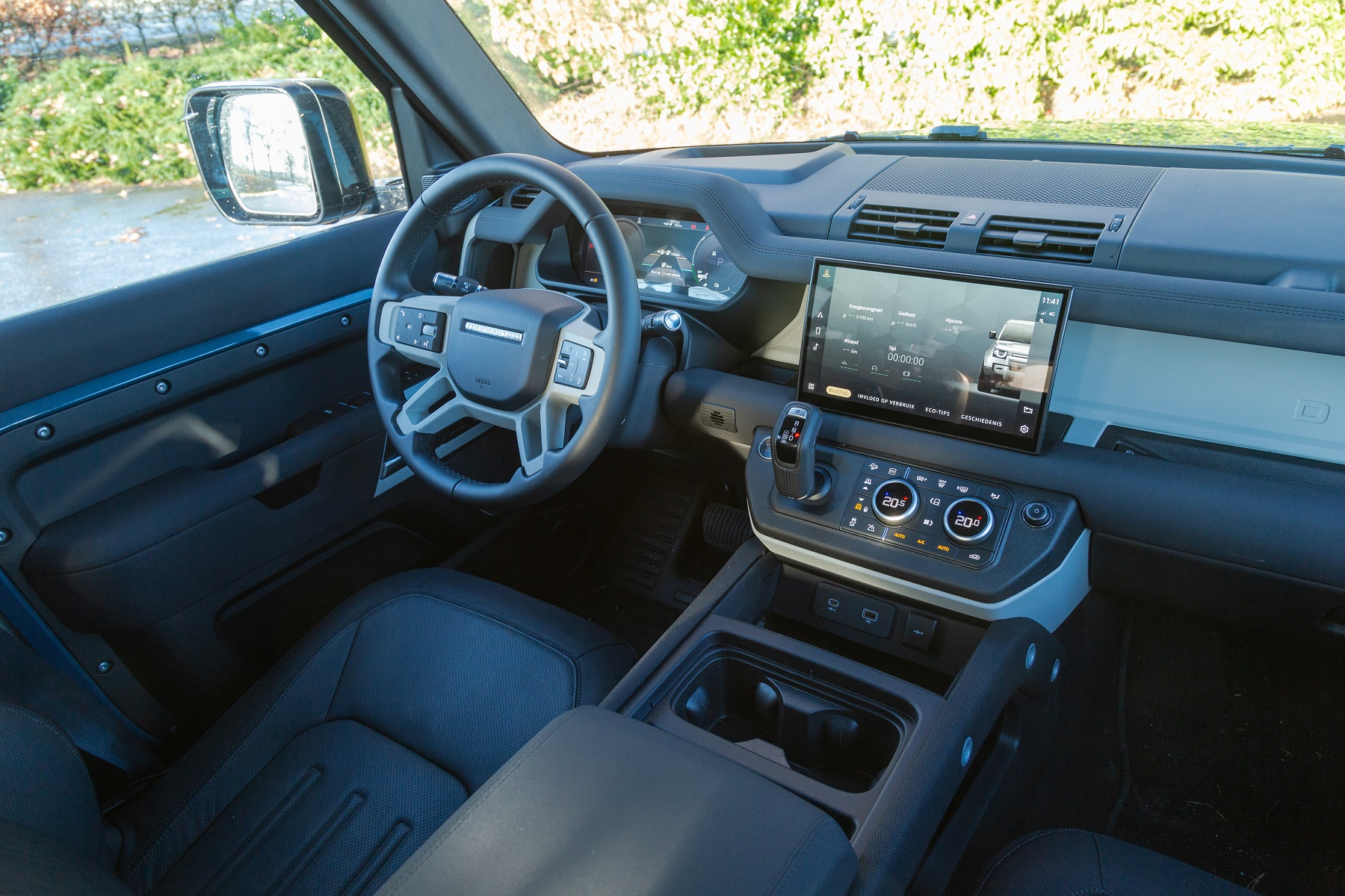 Test - Hoe kan het toch dat de op één na krachtigste Land Rover Defender ook de goedkoopste is?