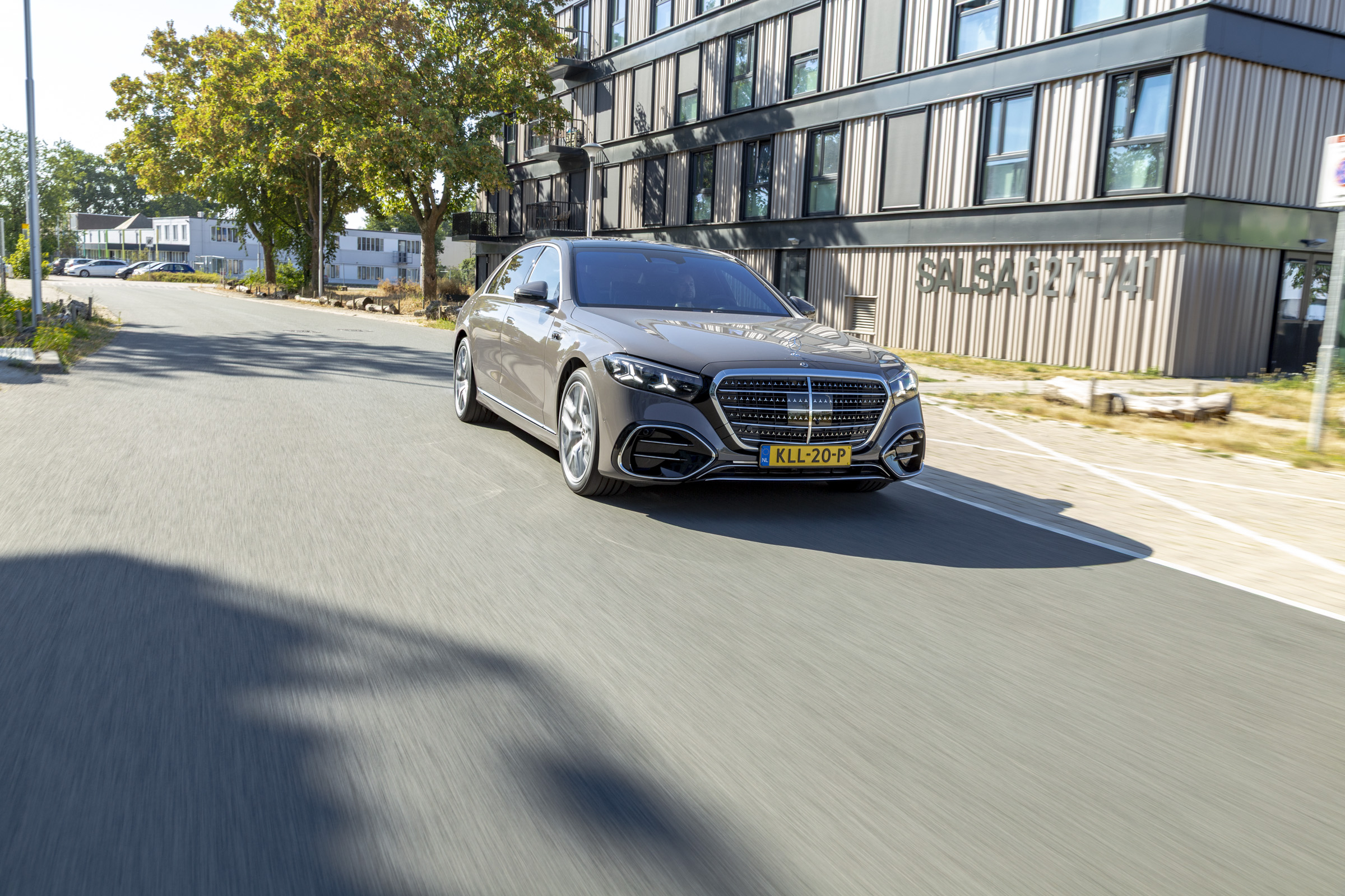 TEST: Deze 6 luxefuncties uit de nieuwe S-Klasse willen we ook in gewone auto’s