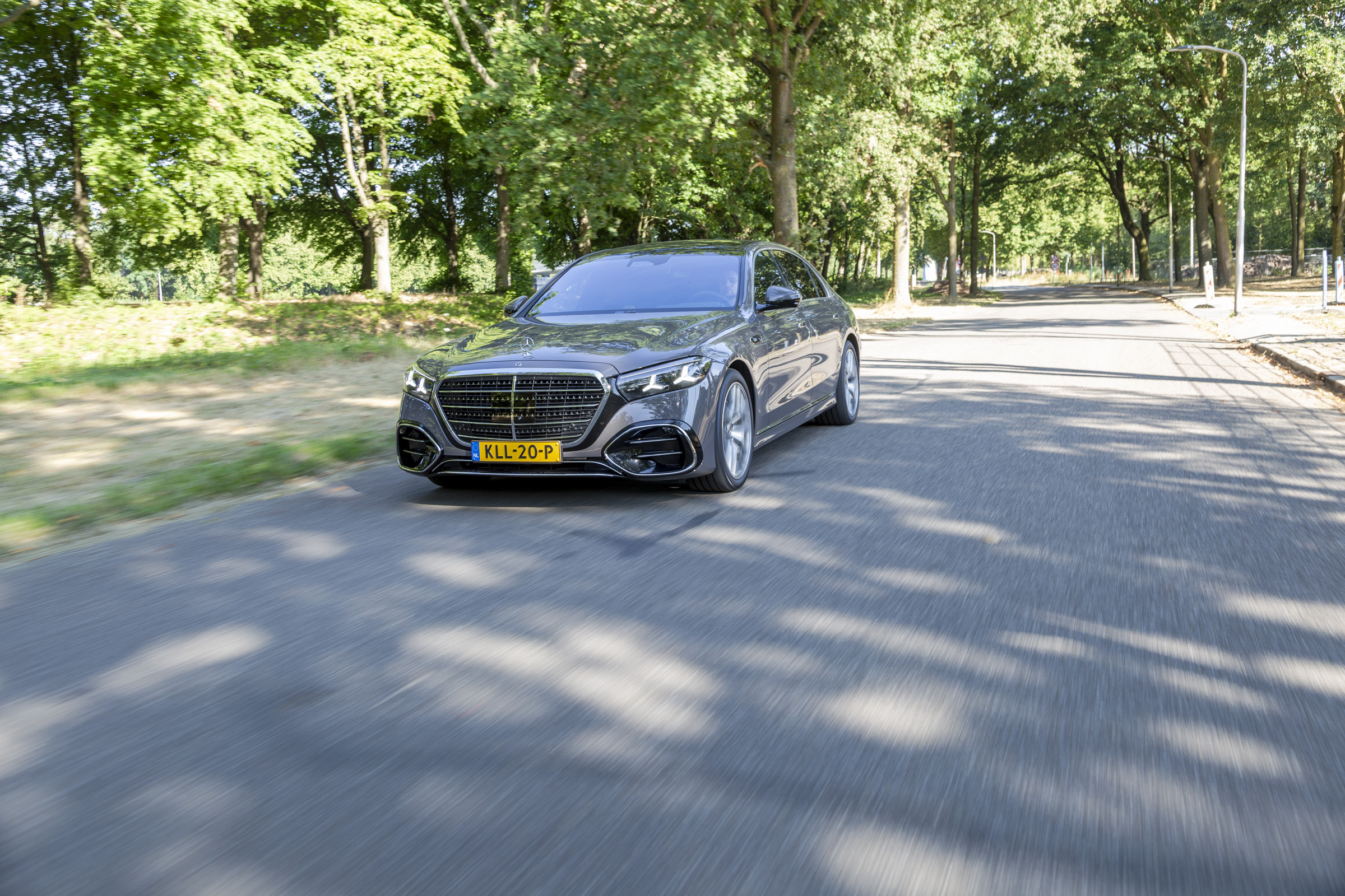 TEST: Deze 6 luxefuncties uit de nieuwe S-Klasse willen we ook in gewone auto’s