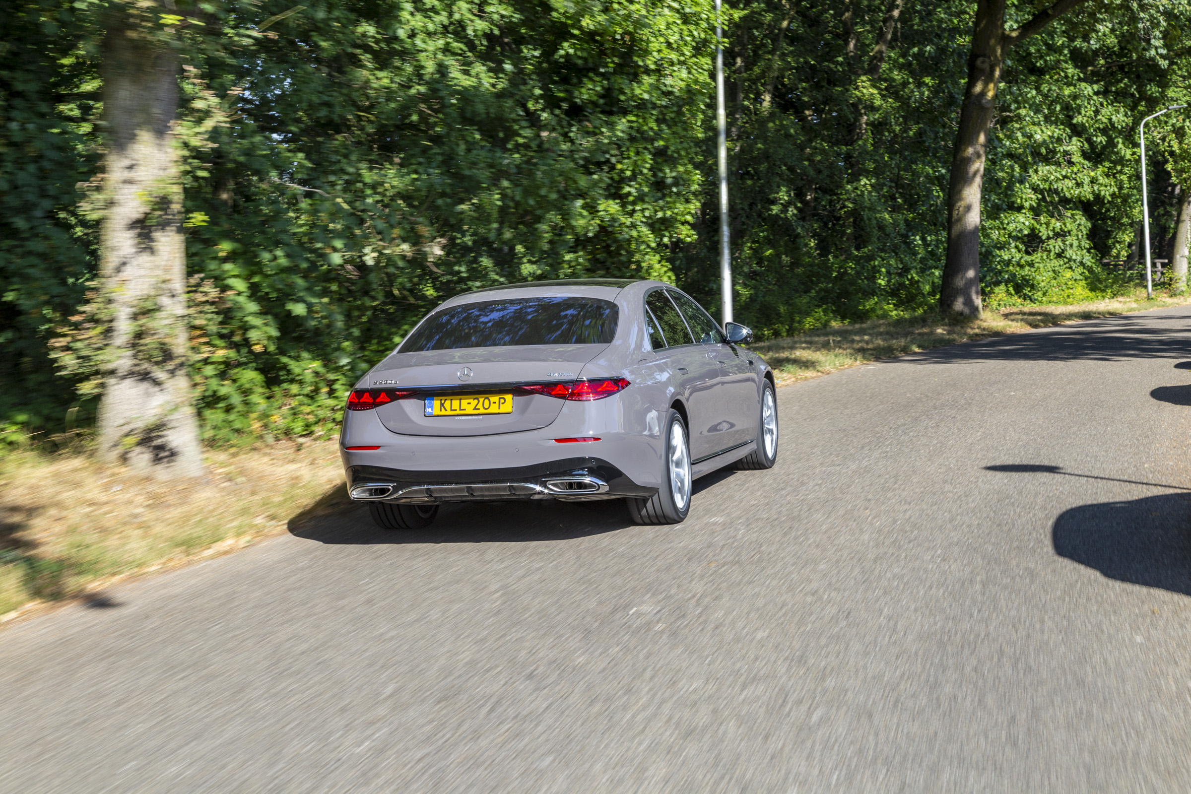 TEST: Deze 6 luxefuncties uit de nieuwe S-Klasse willen we ook in gewone auto’s