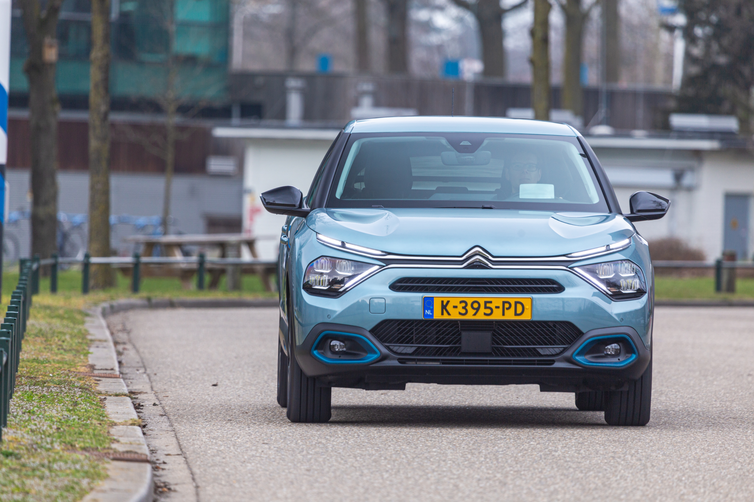 Drie voordelen en drie nadelen van de elektrische Citroën e-C4