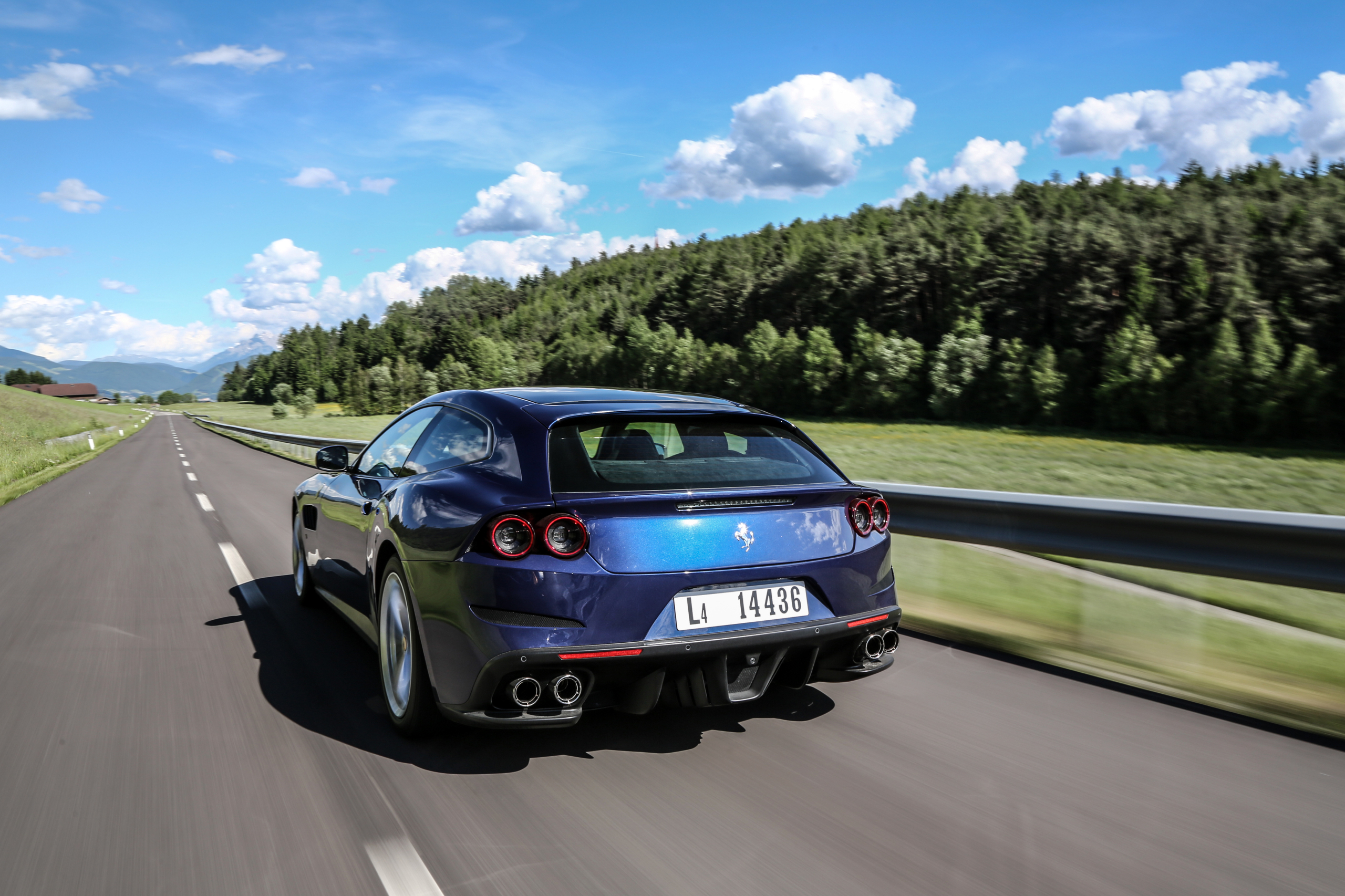 De absolute autovakantie-droom: een supercar met genoeg bagageruimte